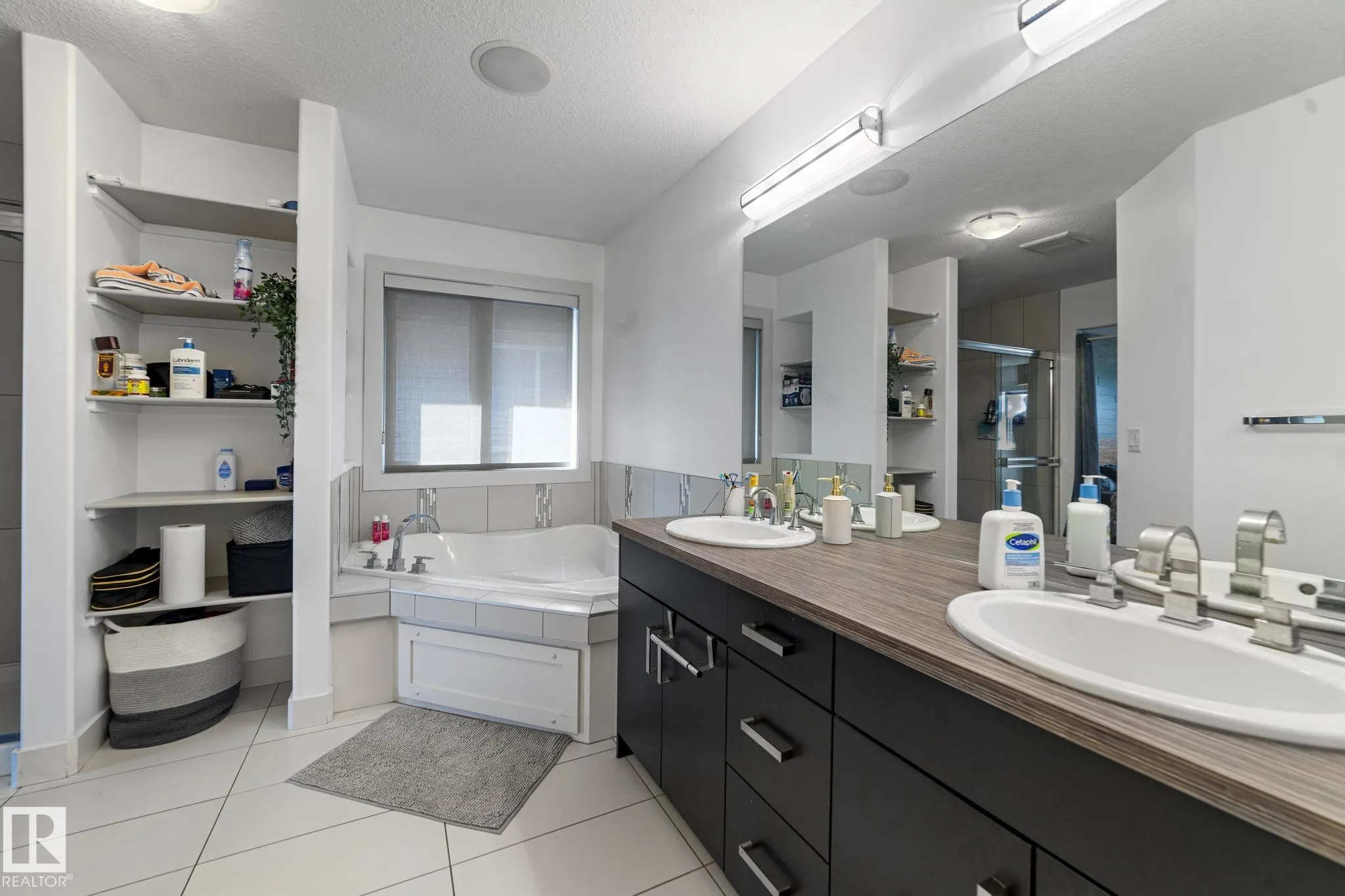 3695 ALLAN Drive
