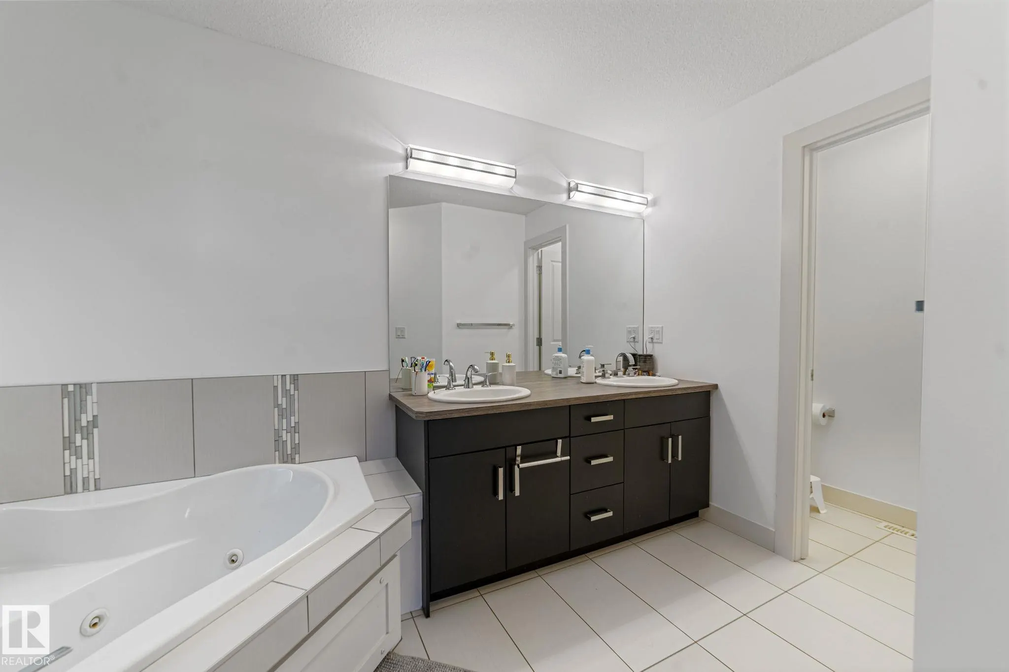 3695 ALLAN Drive