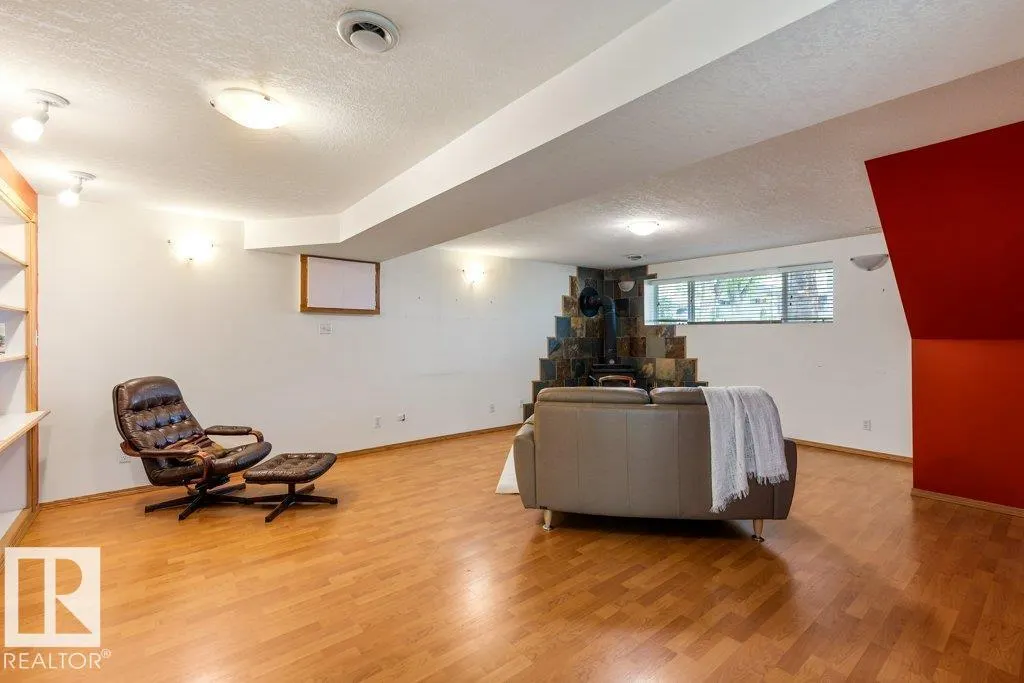 7 BROADVIEW Crescent