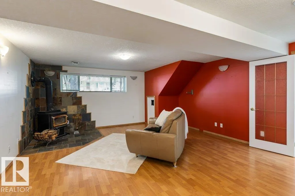 7 BROADVIEW Crescent
