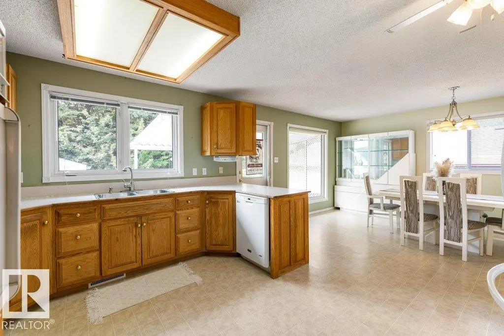 7 BROADVIEW Crescent
