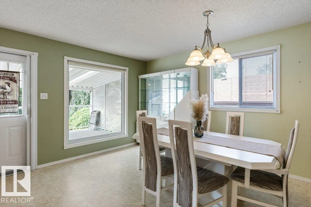 7 BROADVIEW Crescent