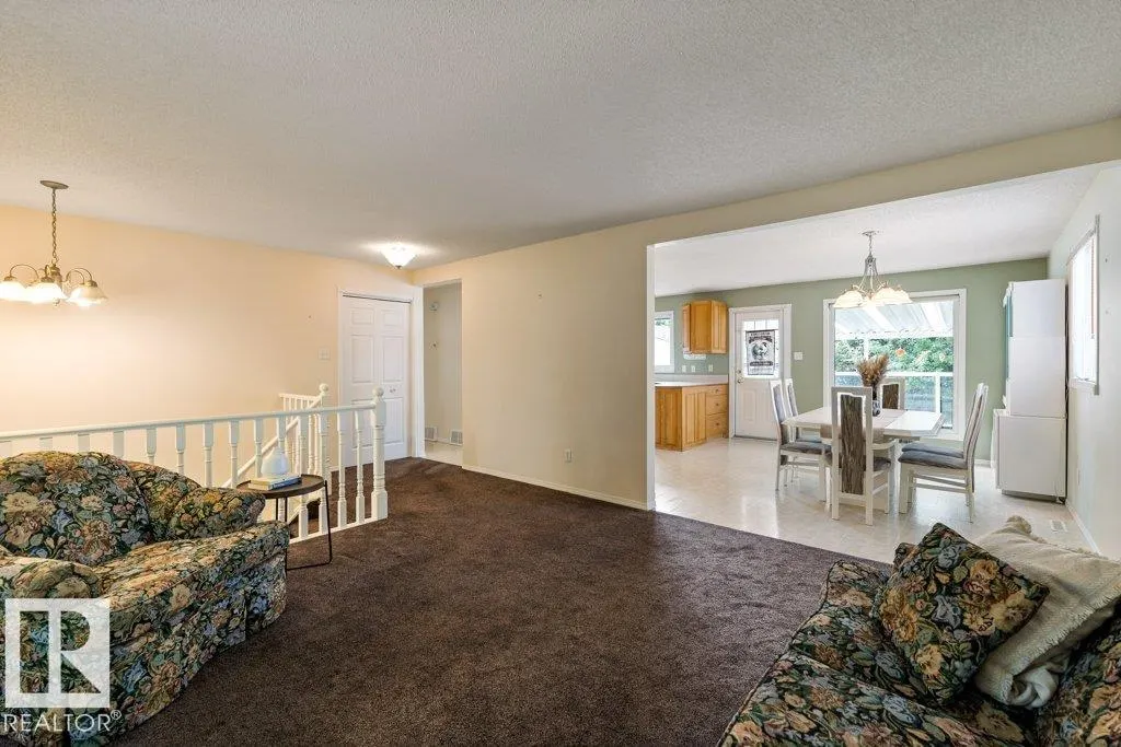 7 BROADVIEW Crescent