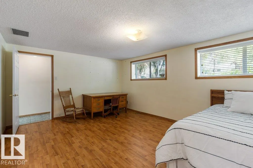 7 BROADVIEW Crescent