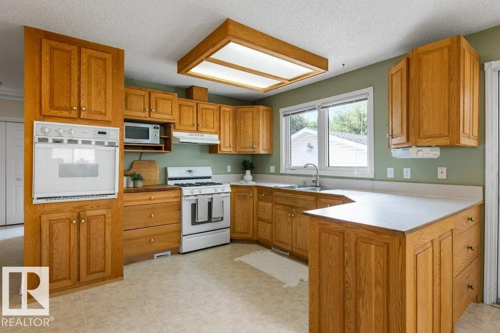 7 BROADVIEW Crescent