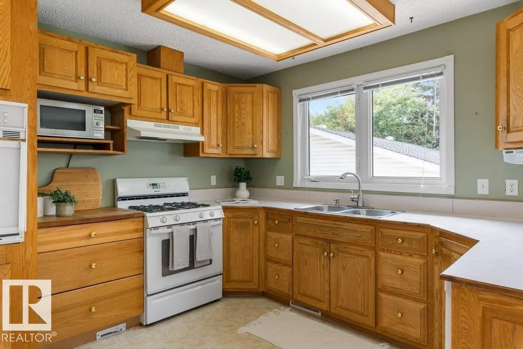 7 BROADVIEW Crescent