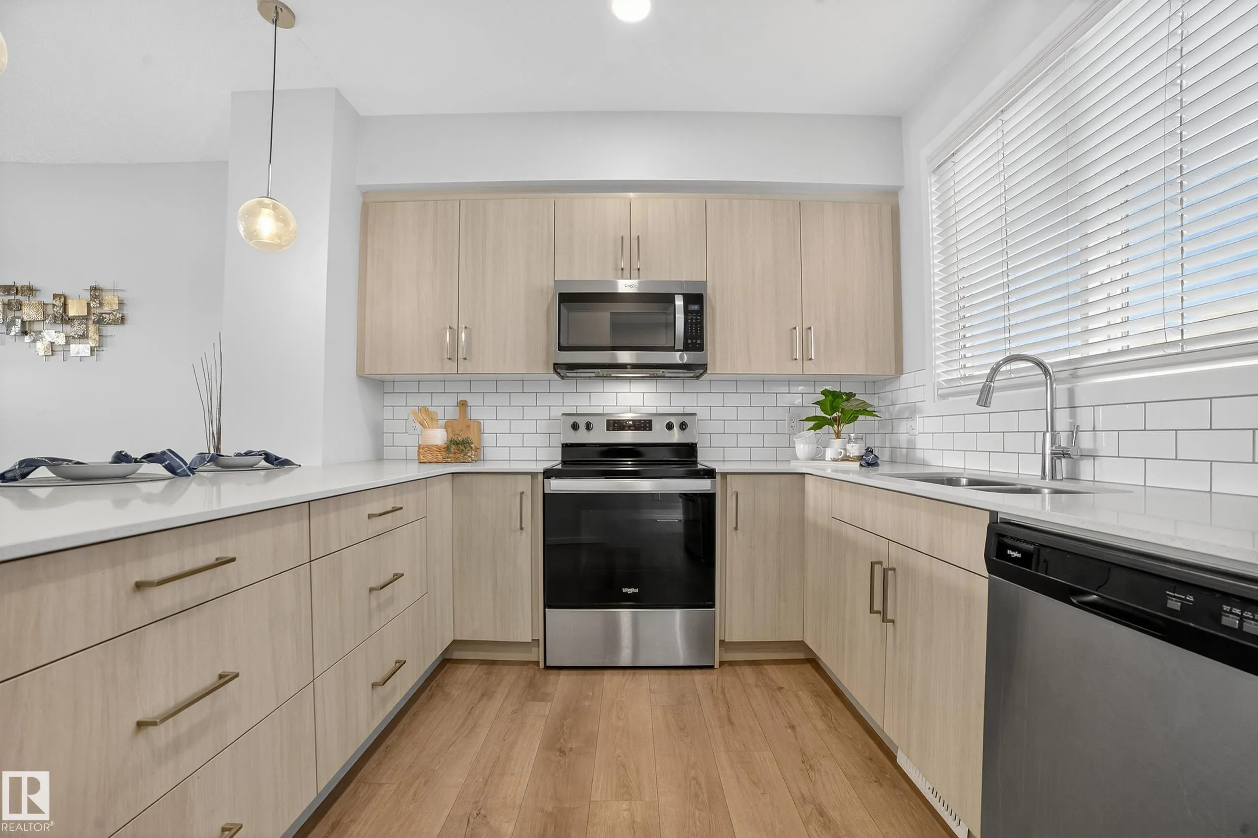 2047 MAPLE Road