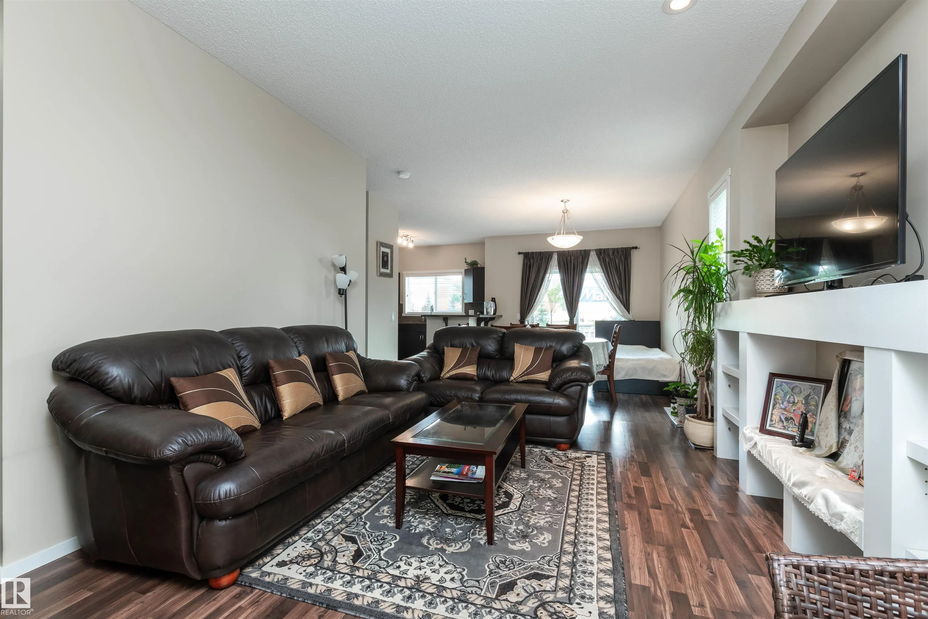 7526 ELLESMERE Way