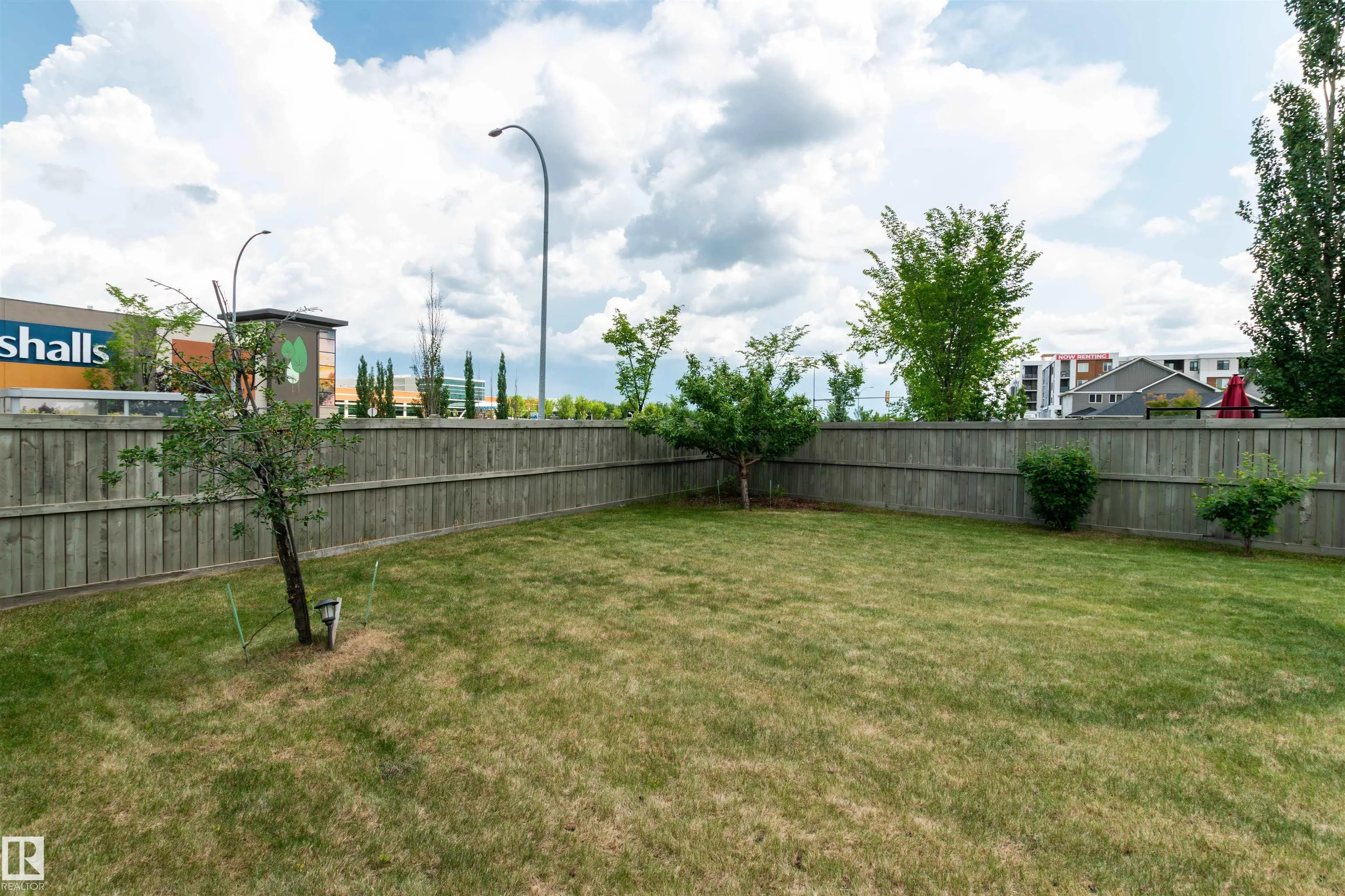 7526 ELLESMERE Way