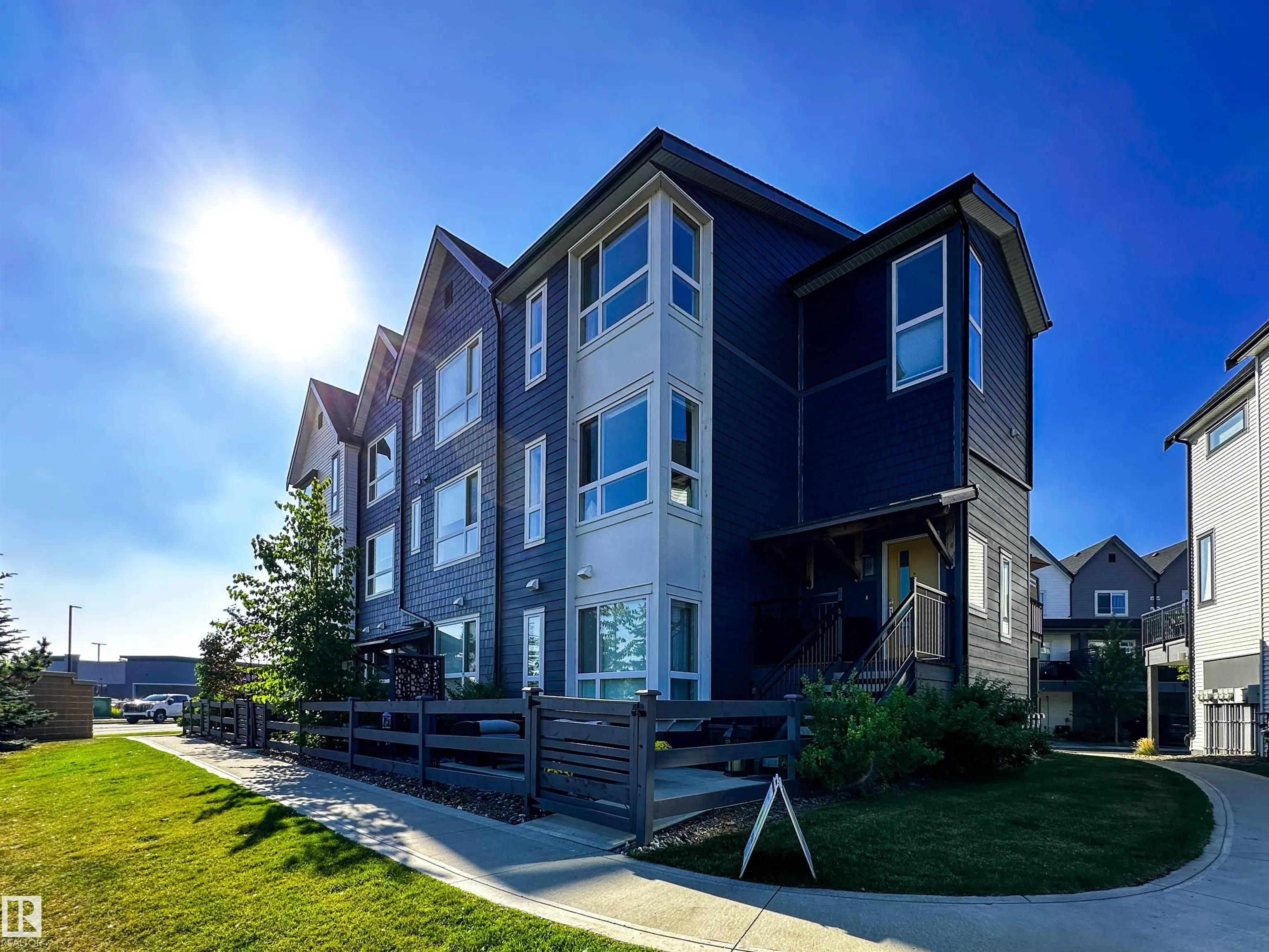 100 JENSEN LAKES Boulevard