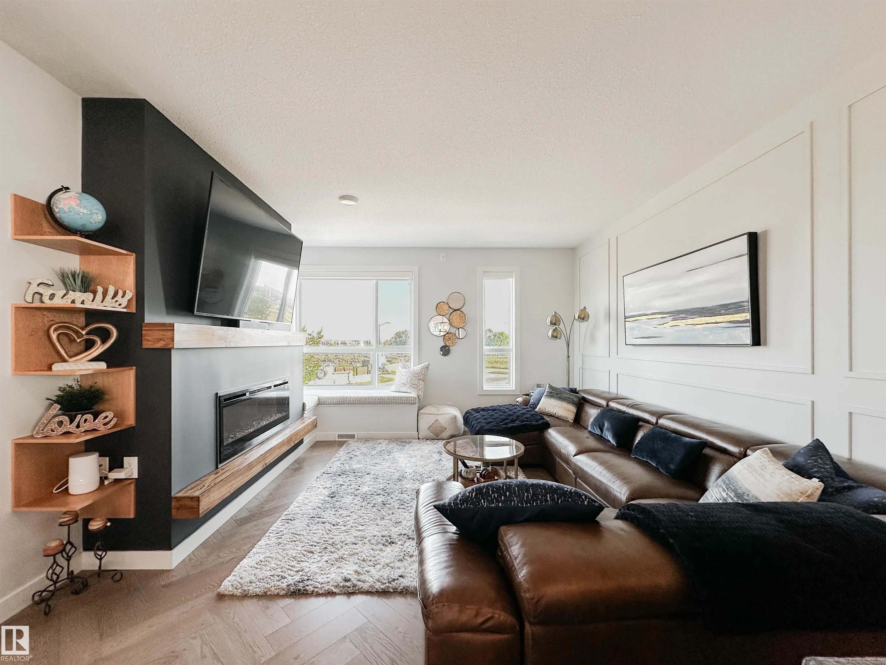100 JENSEN LAKES Boulevard