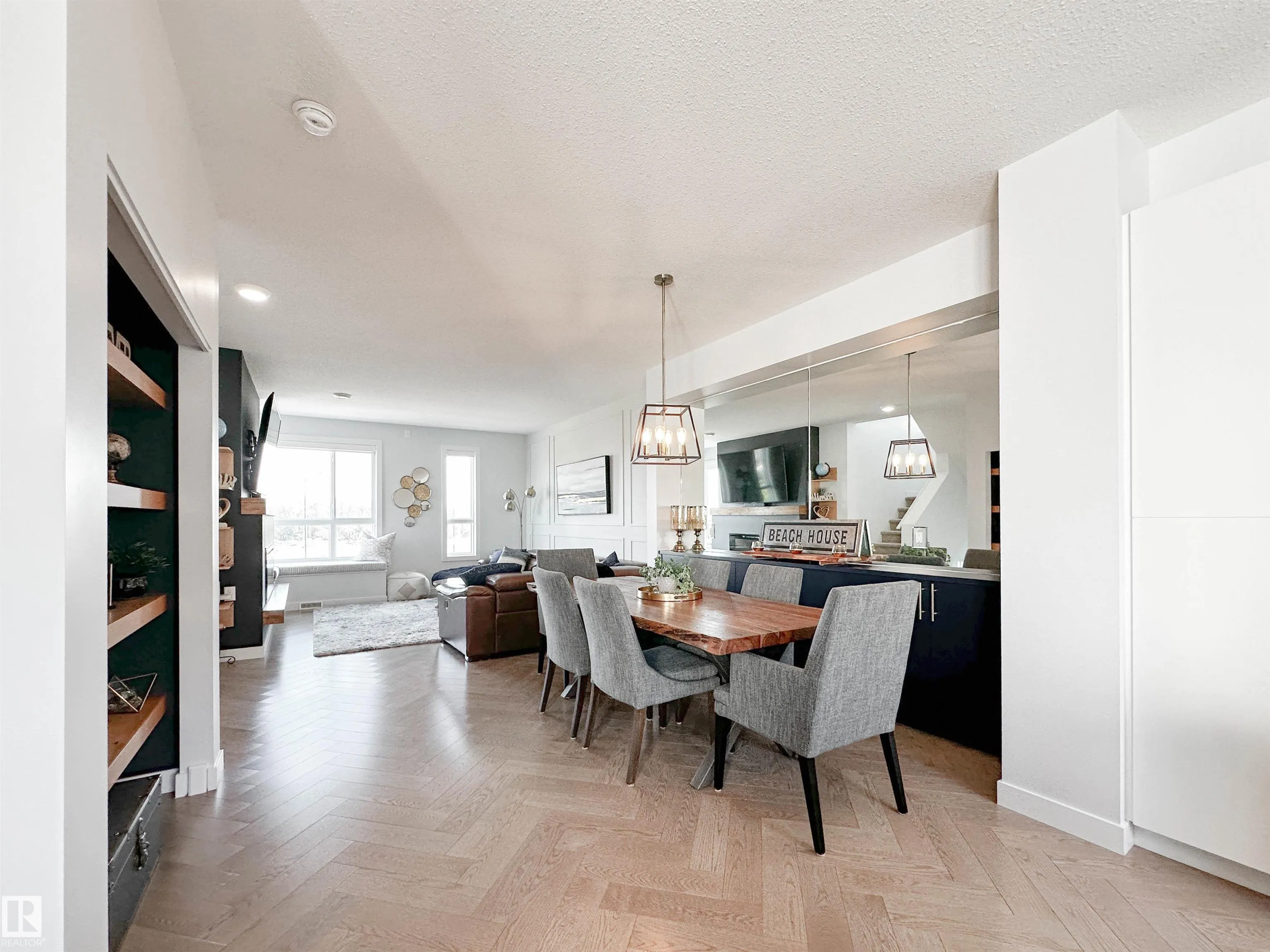 100 JENSEN LAKES Boulevard