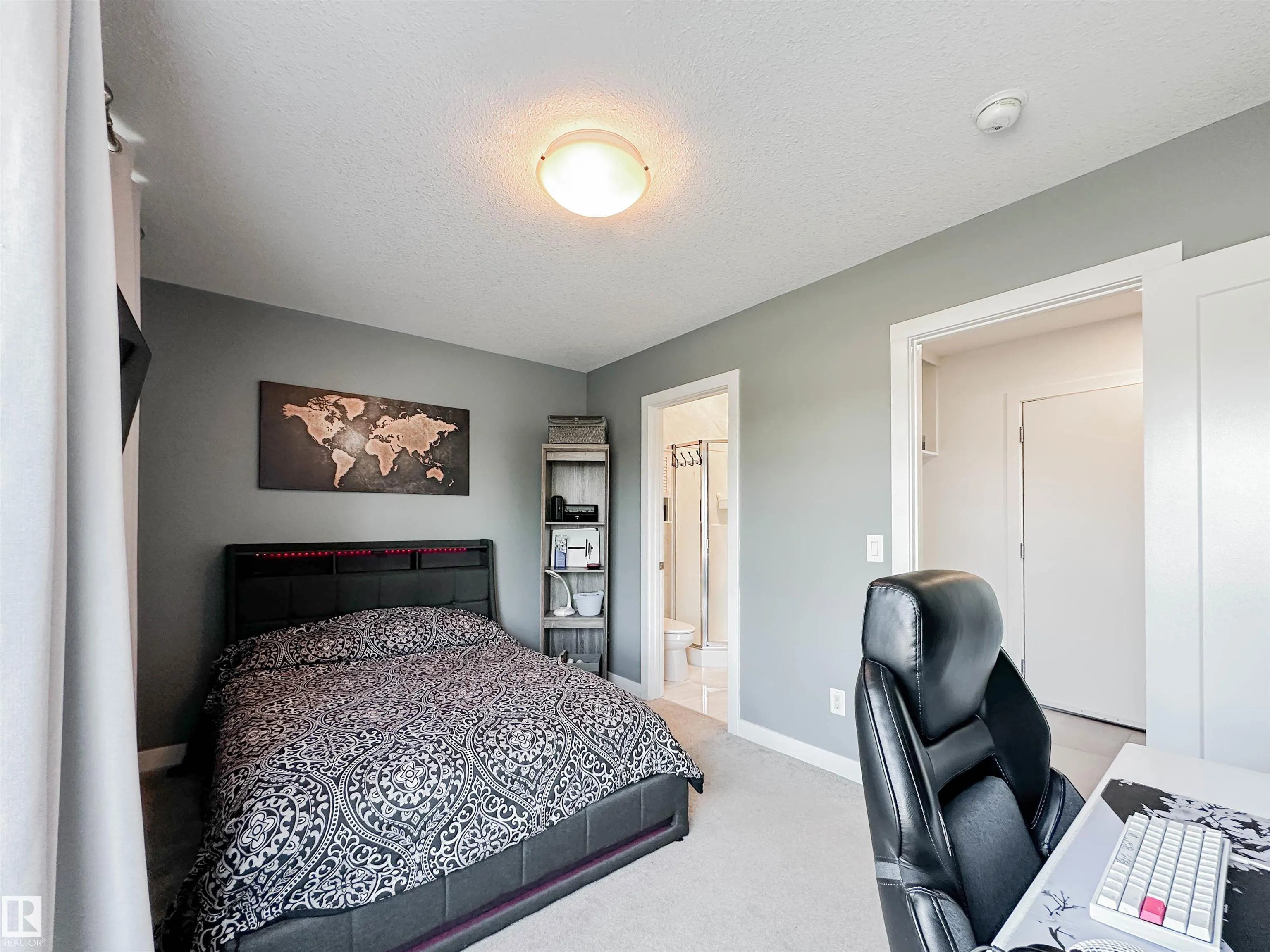 100 JENSEN LAKES Boulevard