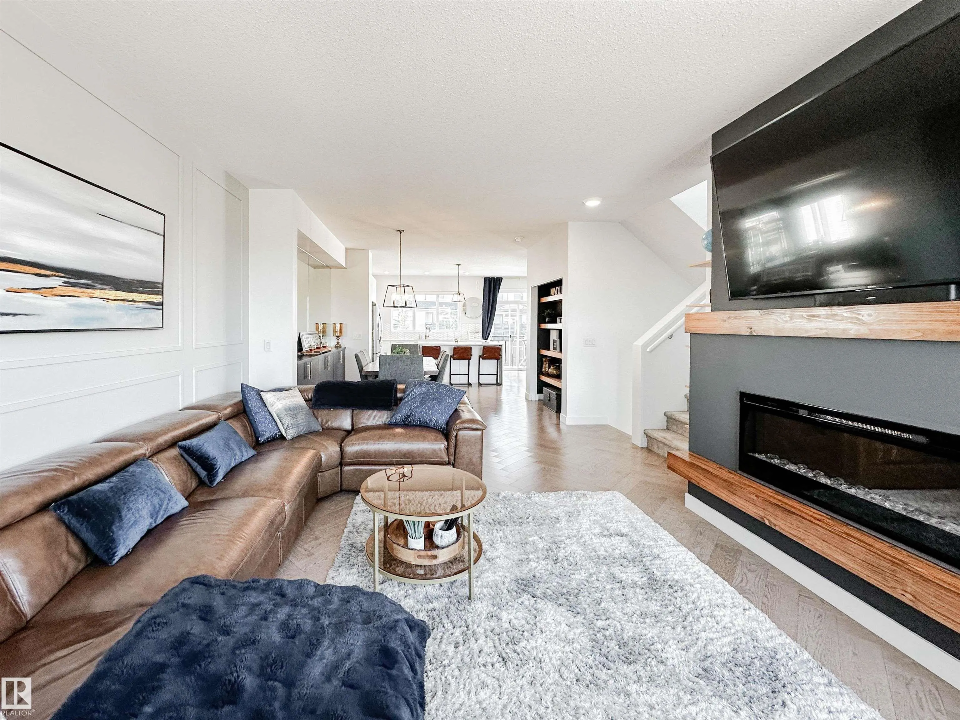 100 JENSEN LAKES Boulevard