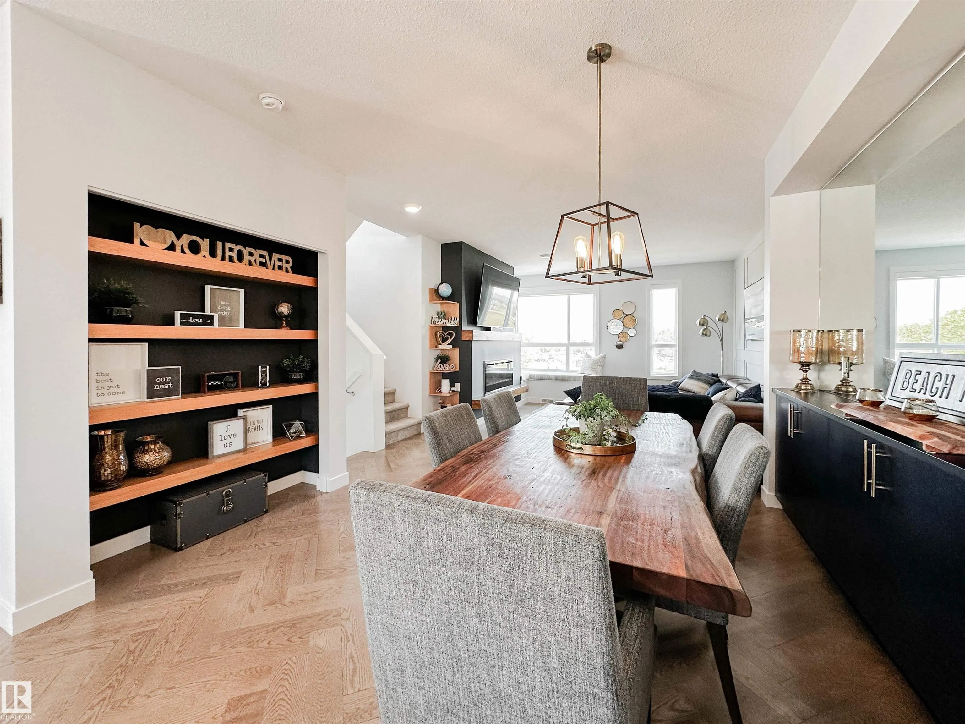 100 JENSEN LAKES Boulevard