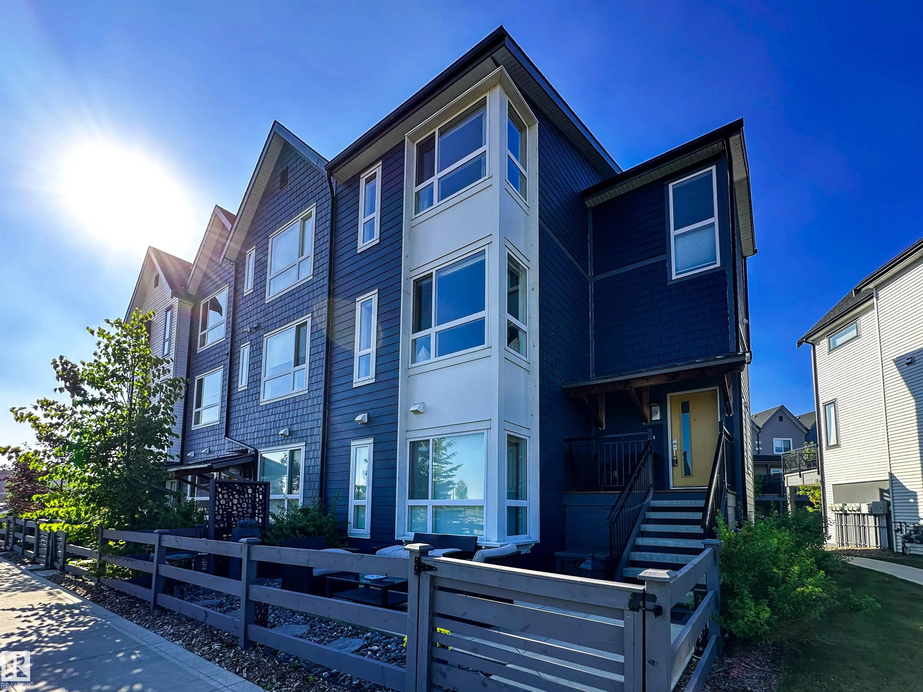 100 JENSEN LAKES Boulevard