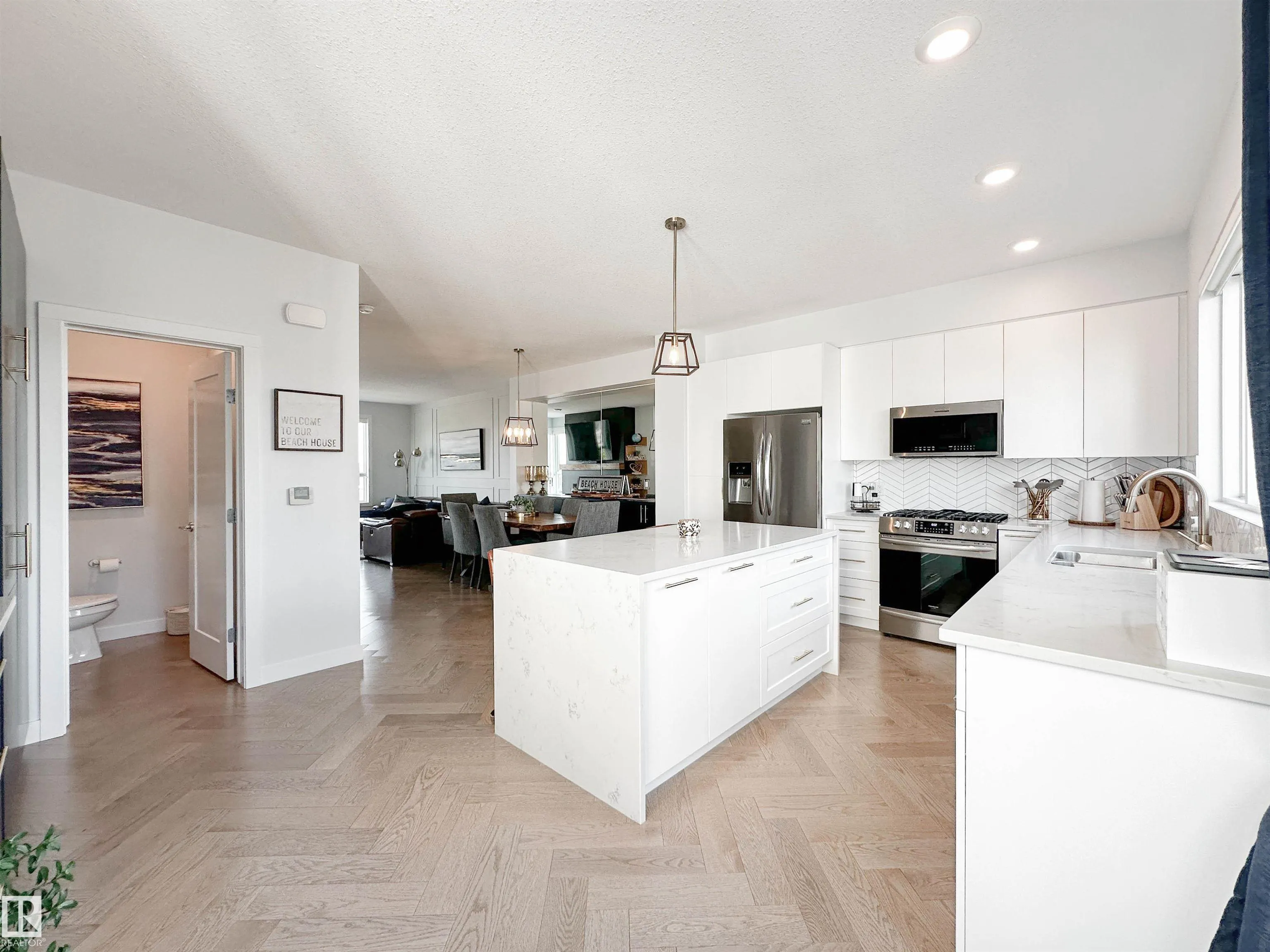 100 JENSEN LAKES Boulevard