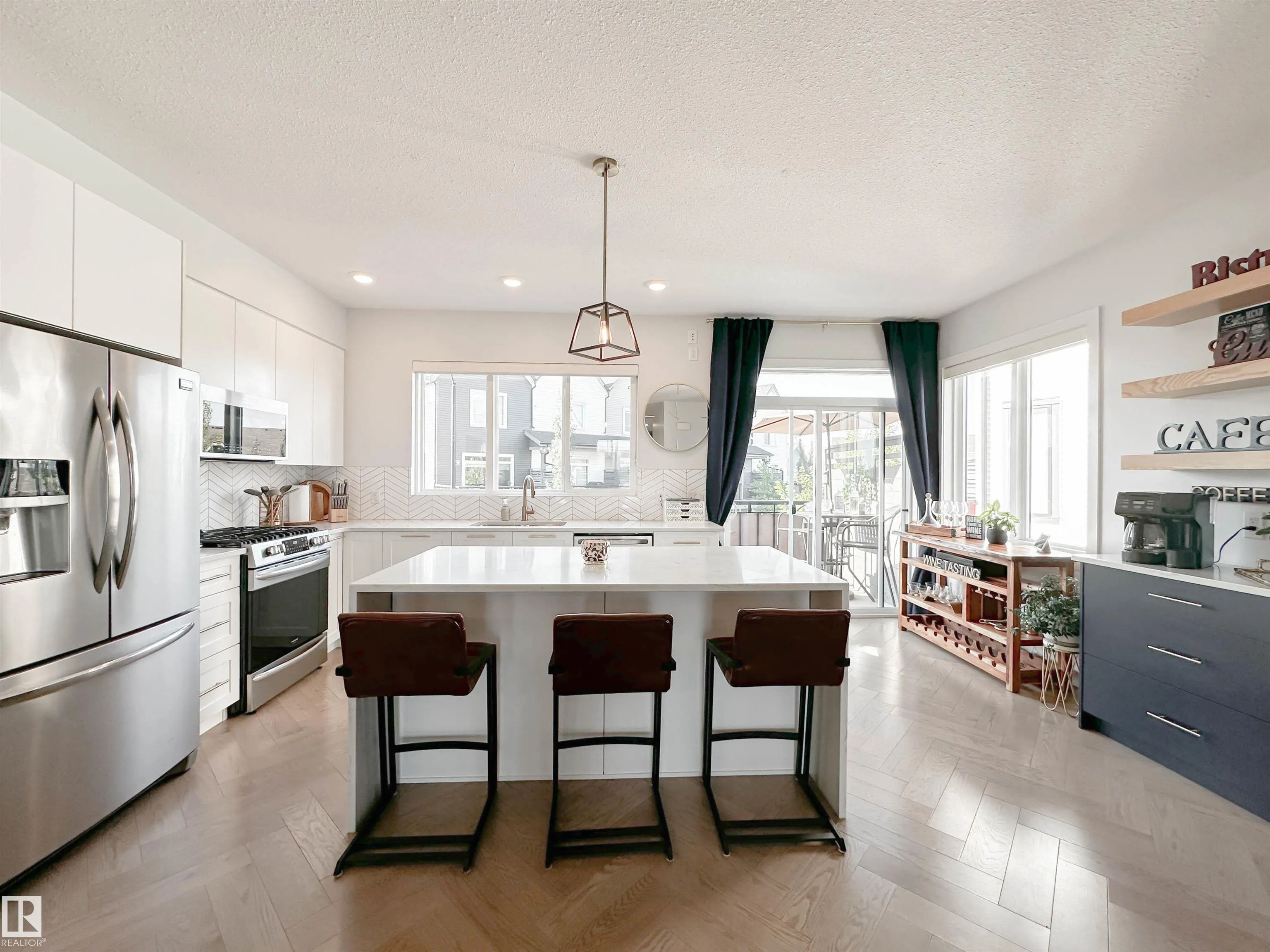 100 JENSEN LAKES Boulevard