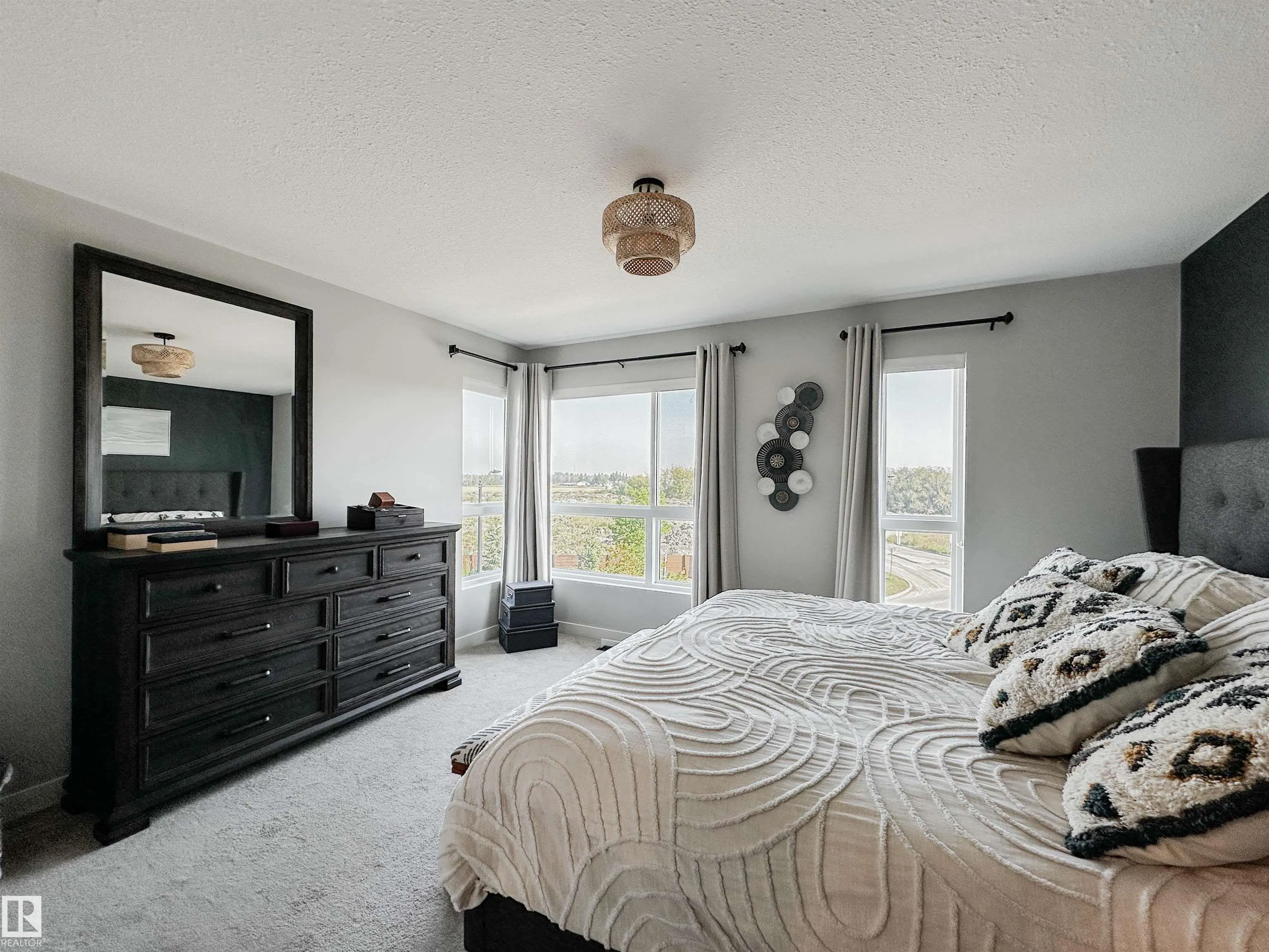 100 JENSEN LAKES Boulevard