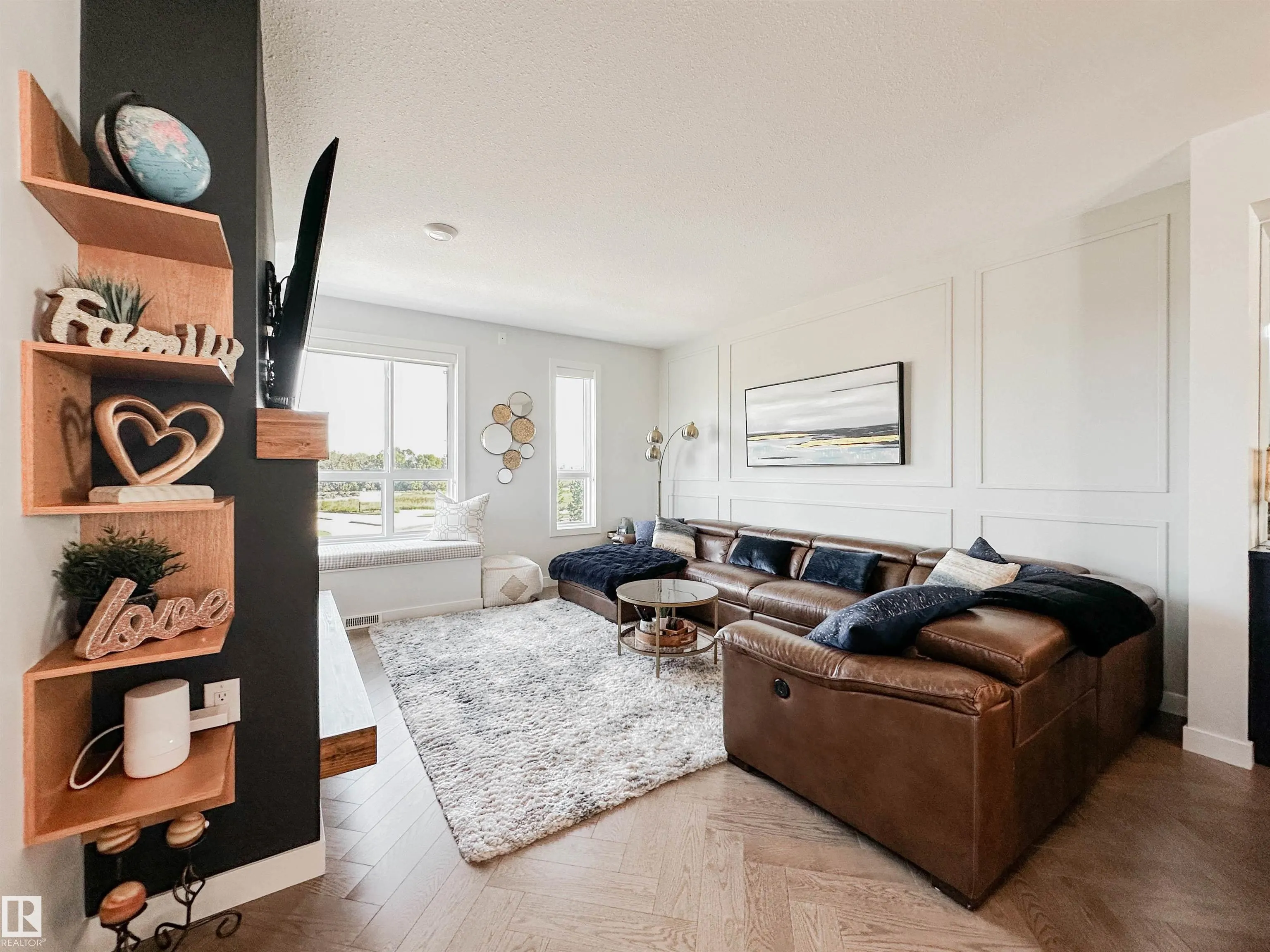 100 JENSEN LAKES Boulevard