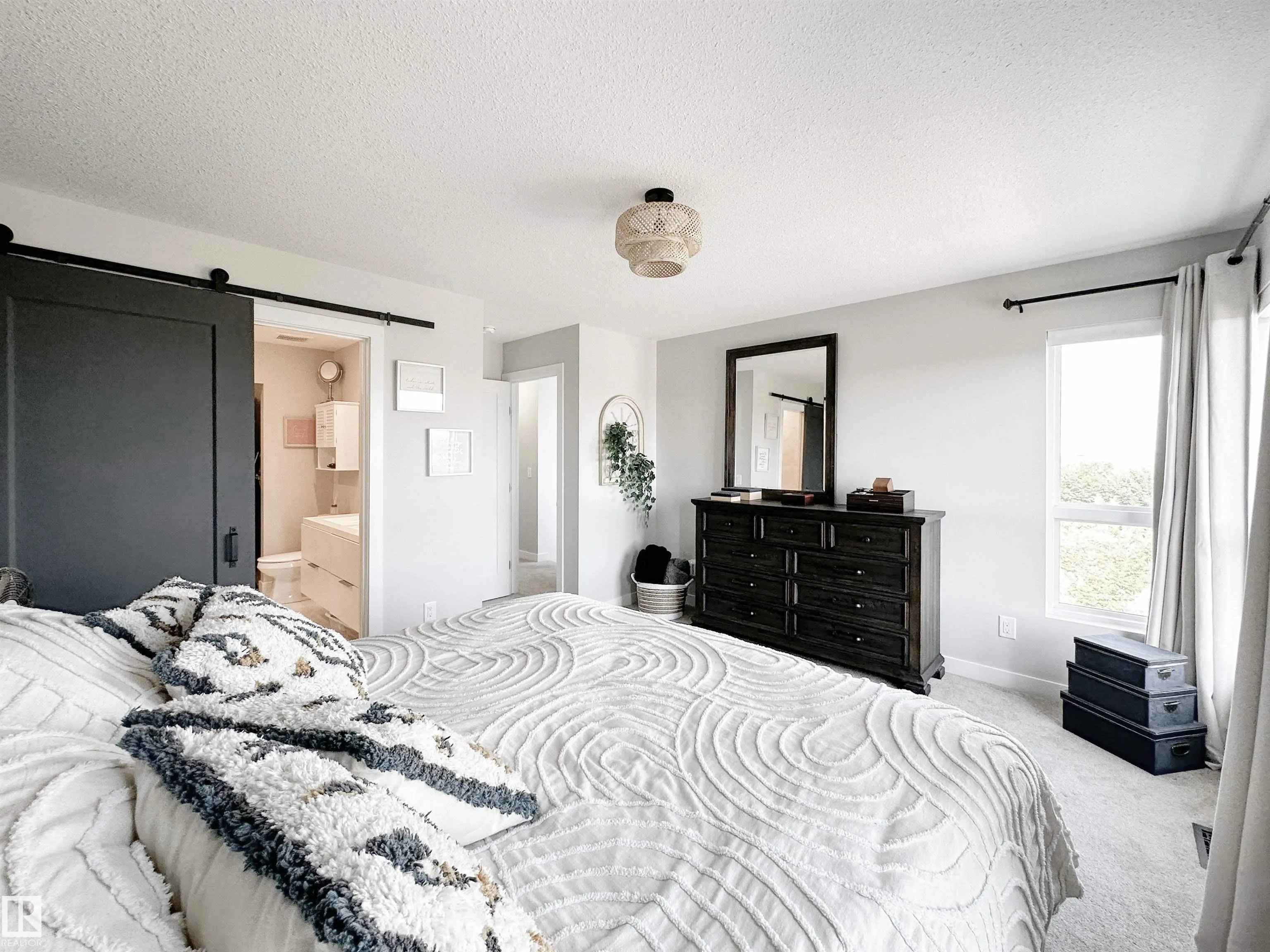 100 JENSEN LAKES Boulevard