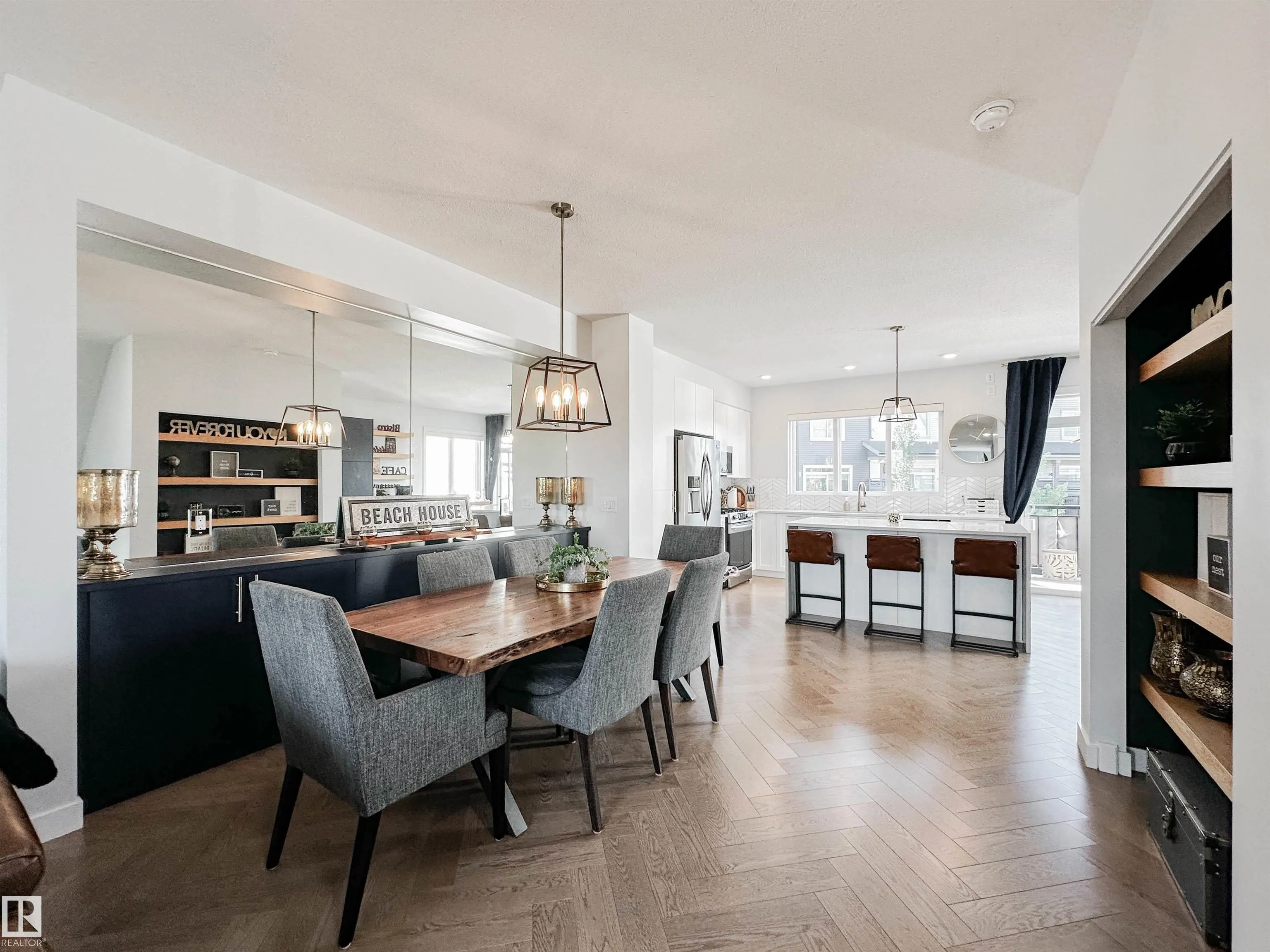 100 JENSEN LAKES Boulevard