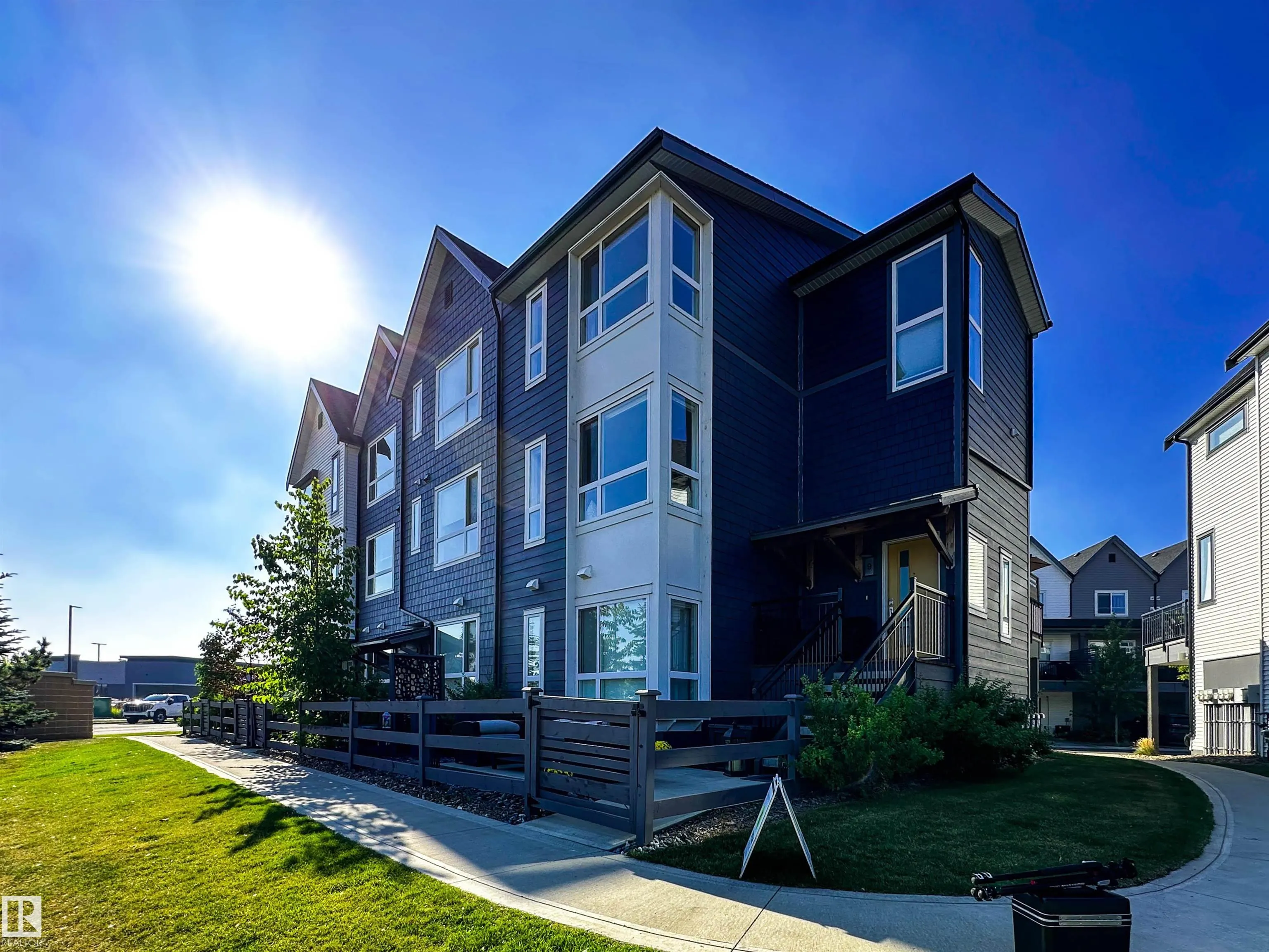 100 JENSEN LAKES Boulevard