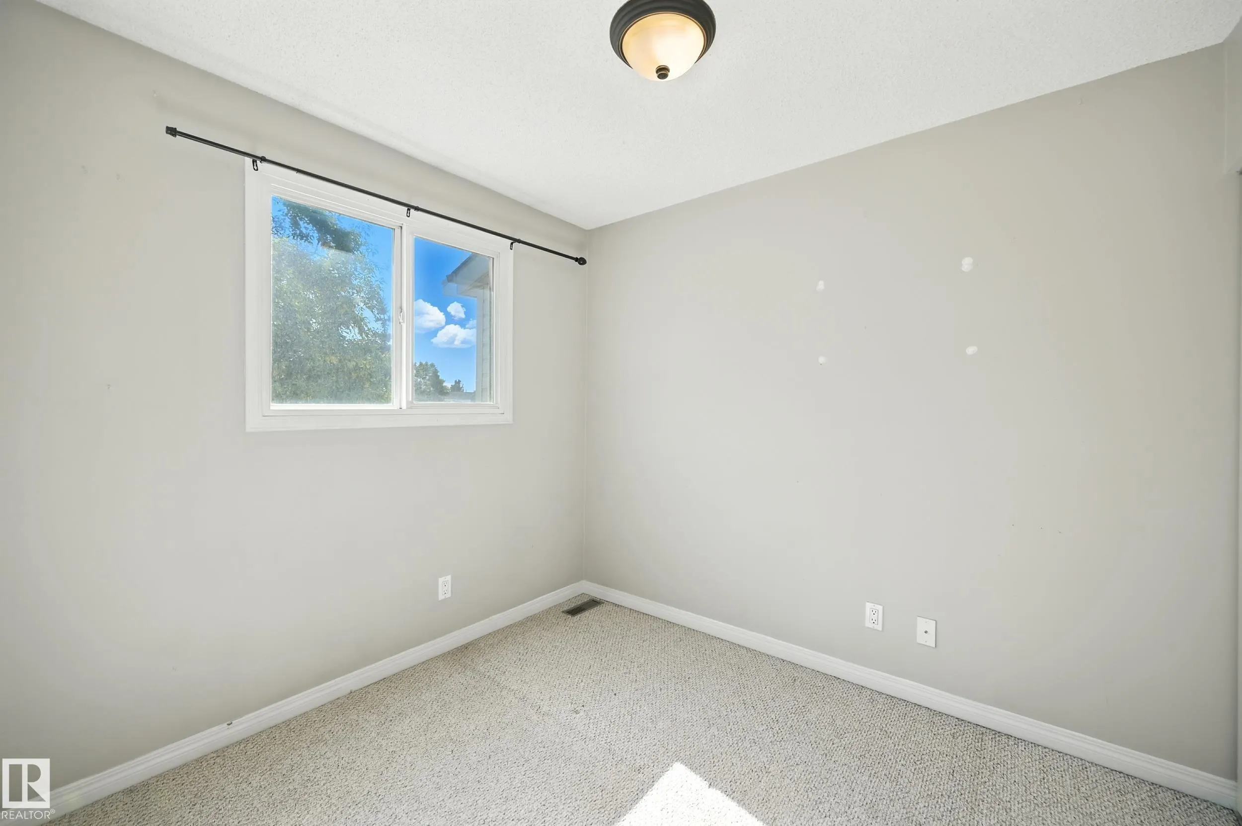11406 139 Avenue