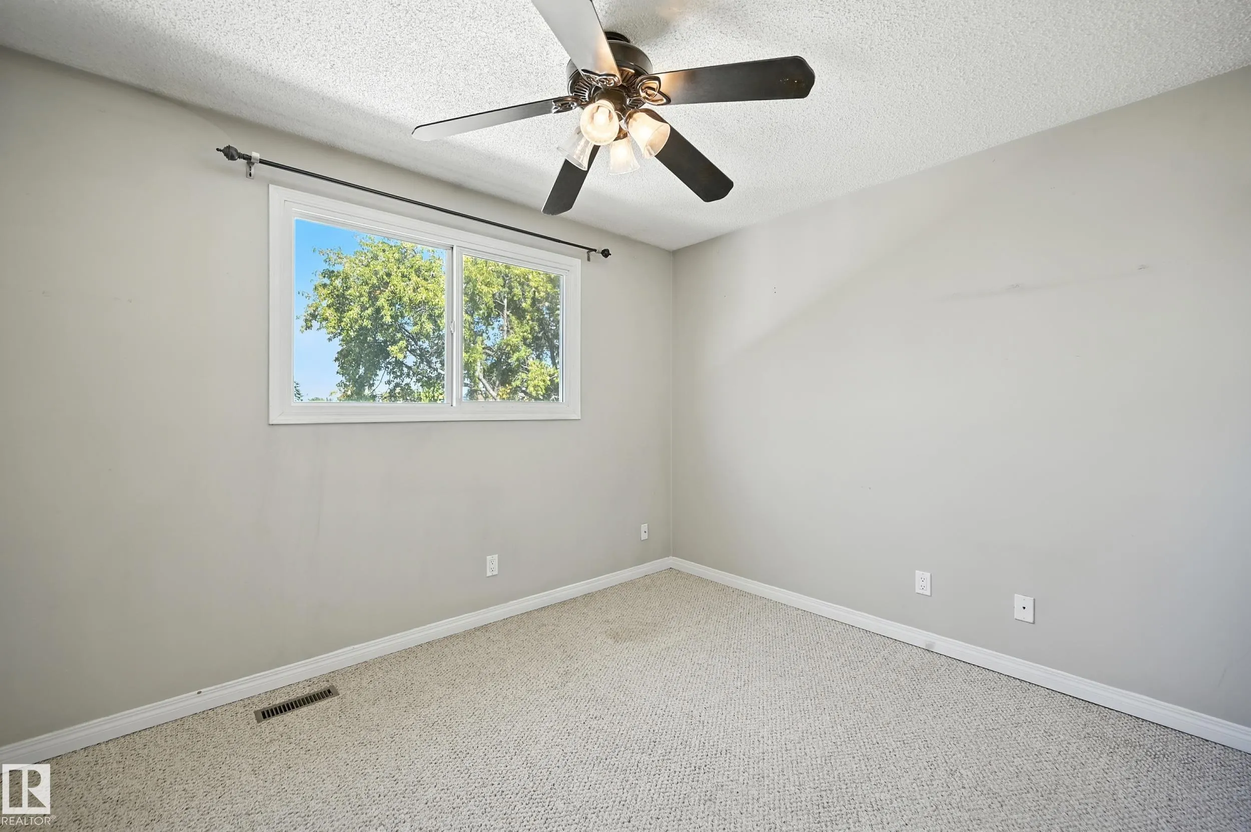 11406 139 Avenue