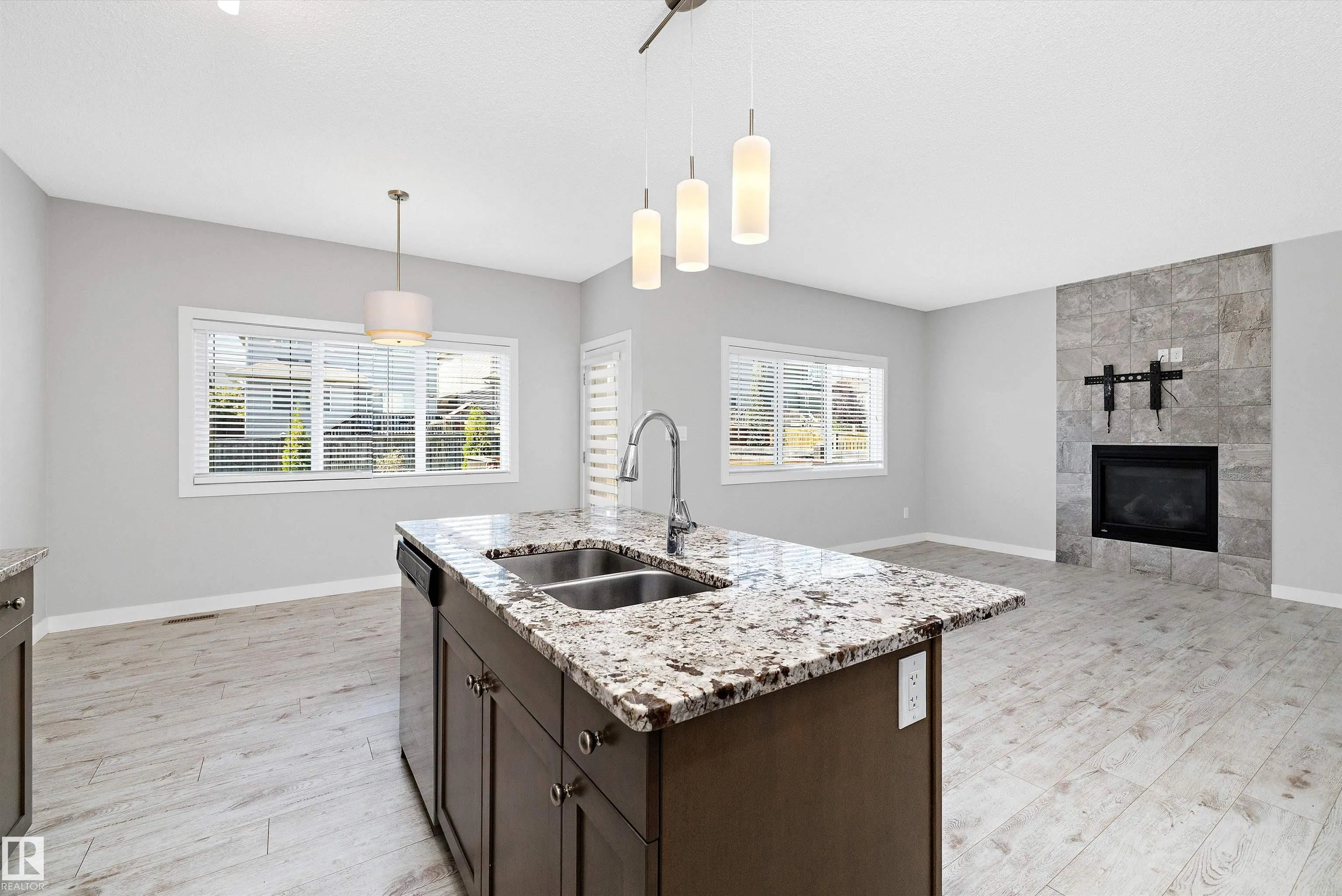 7310 EDGEMONT Way