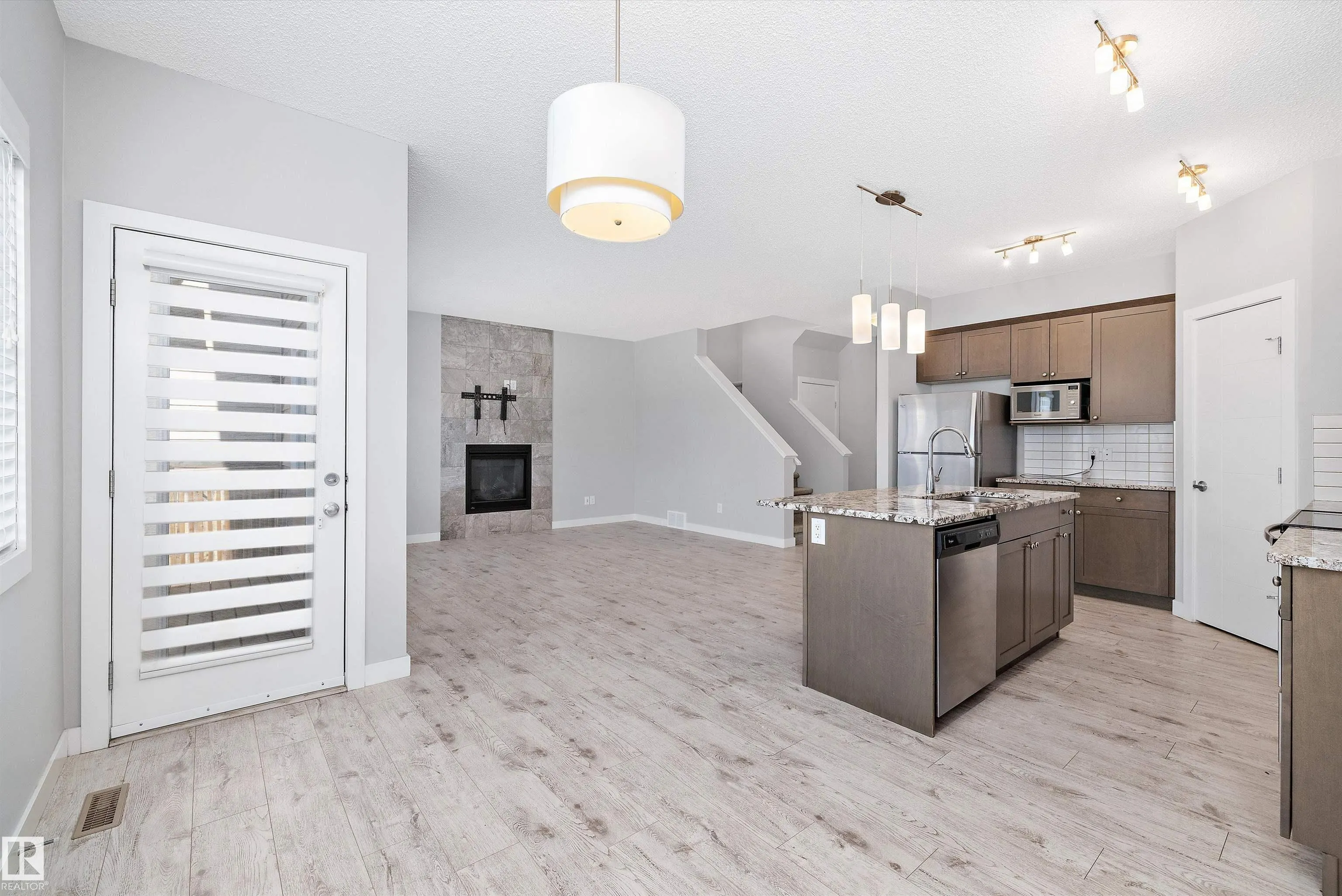 7310 EDGEMONT Way