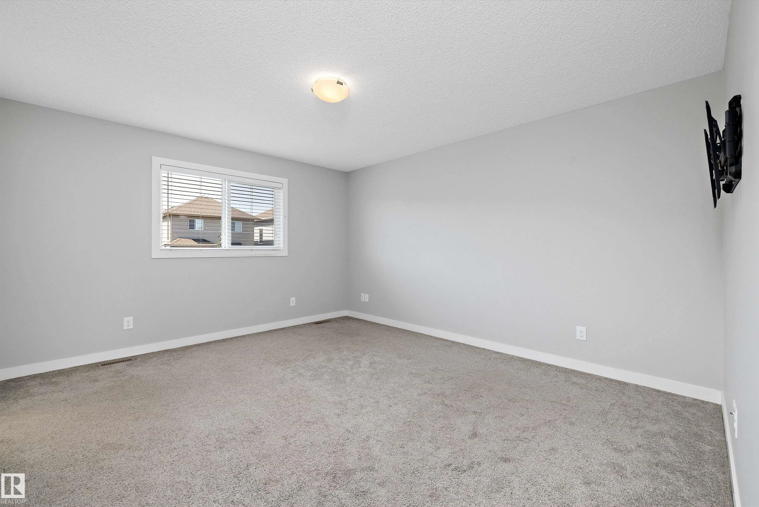 7310 EDGEMONT Way