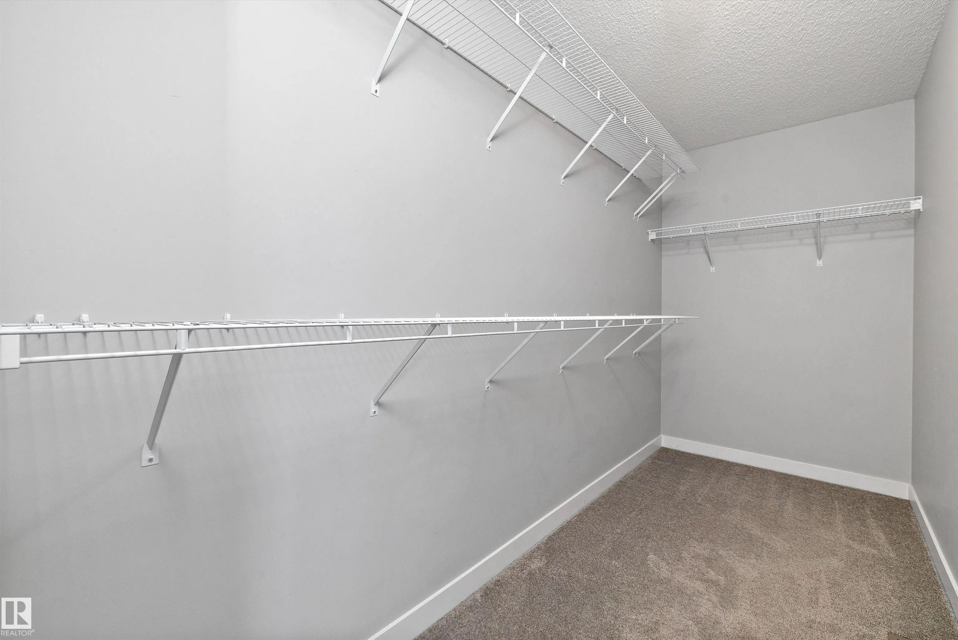 7310 EDGEMONT Way