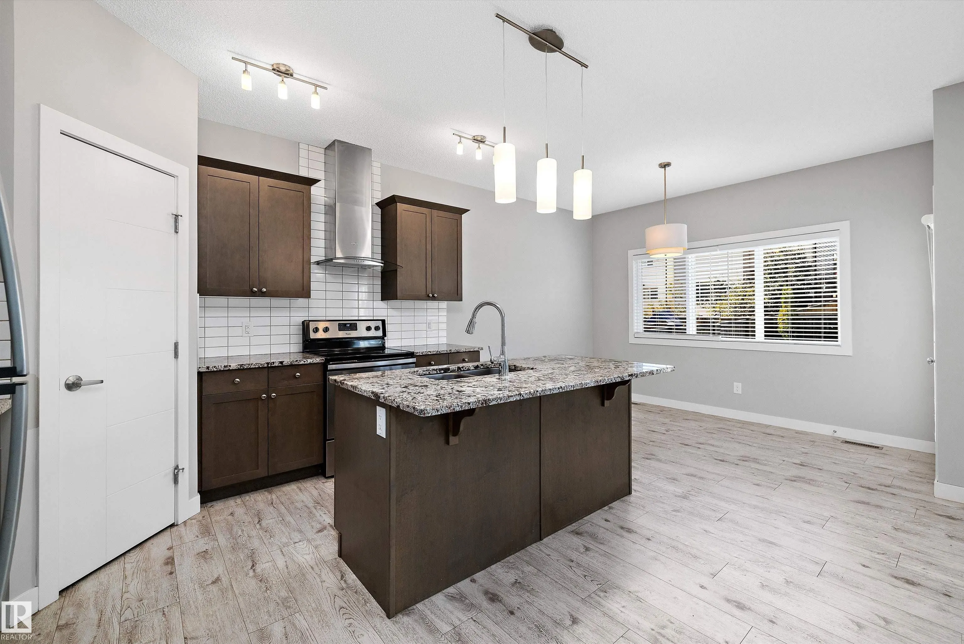 7310 EDGEMONT Way