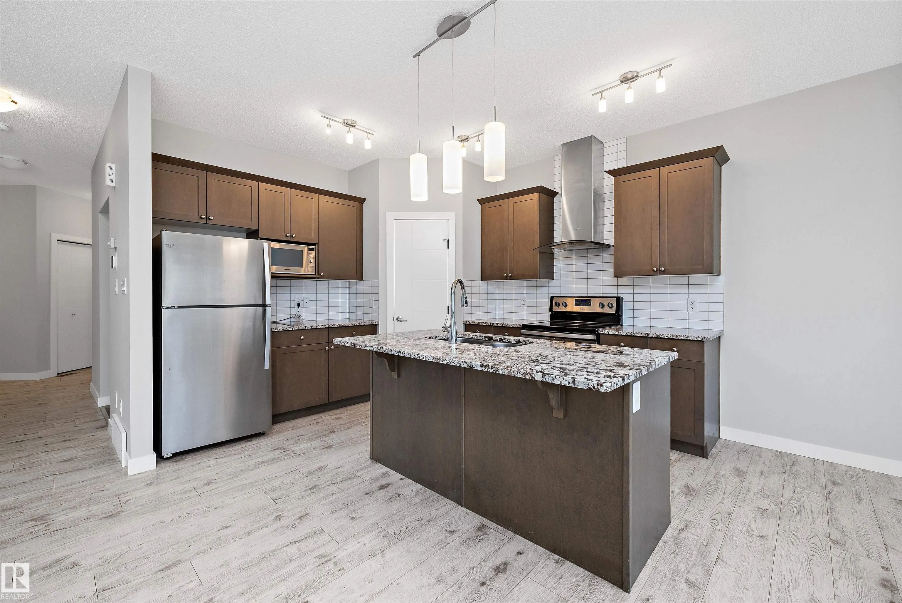 7310 EDGEMONT Way