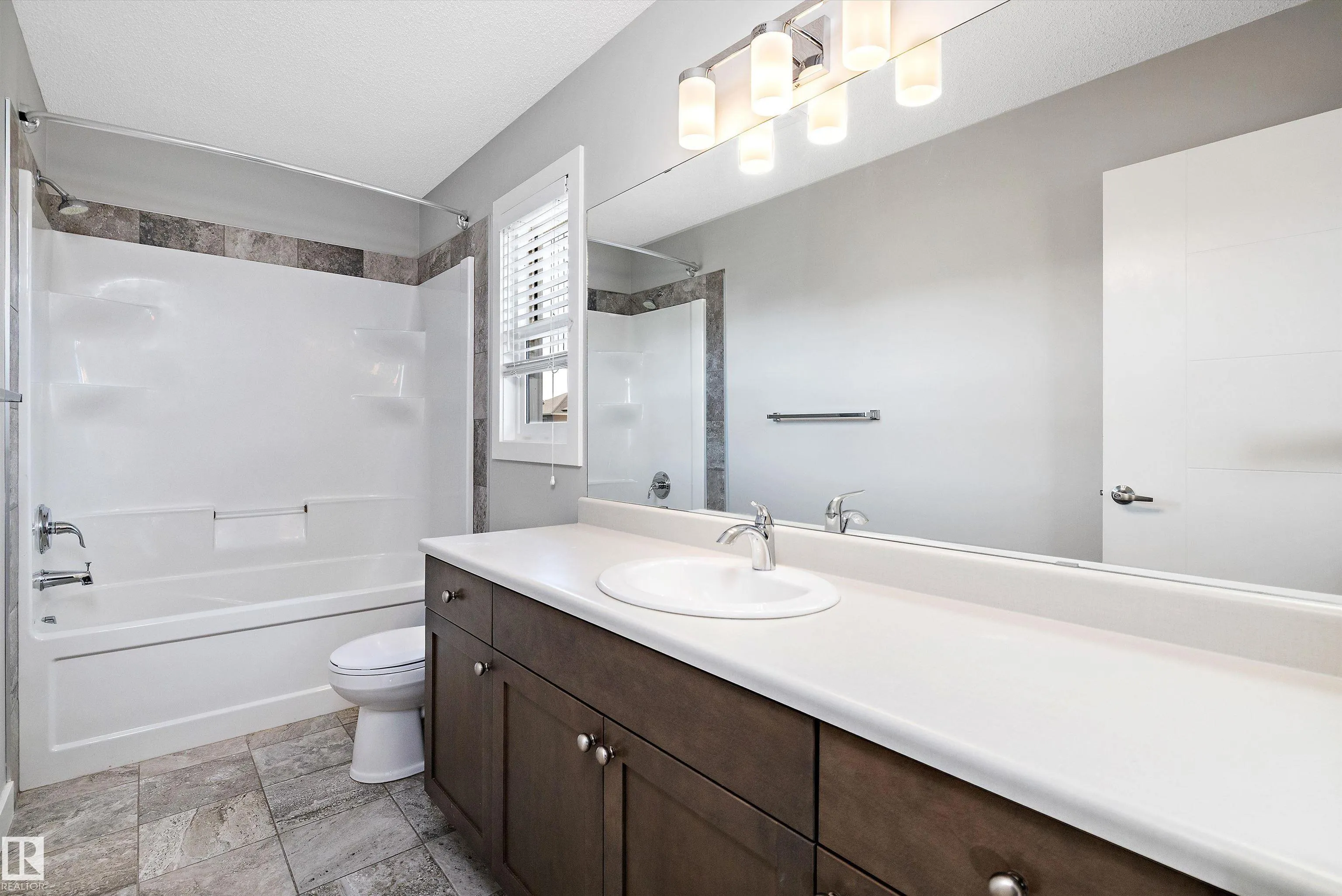 7310 EDGEMONT Way
