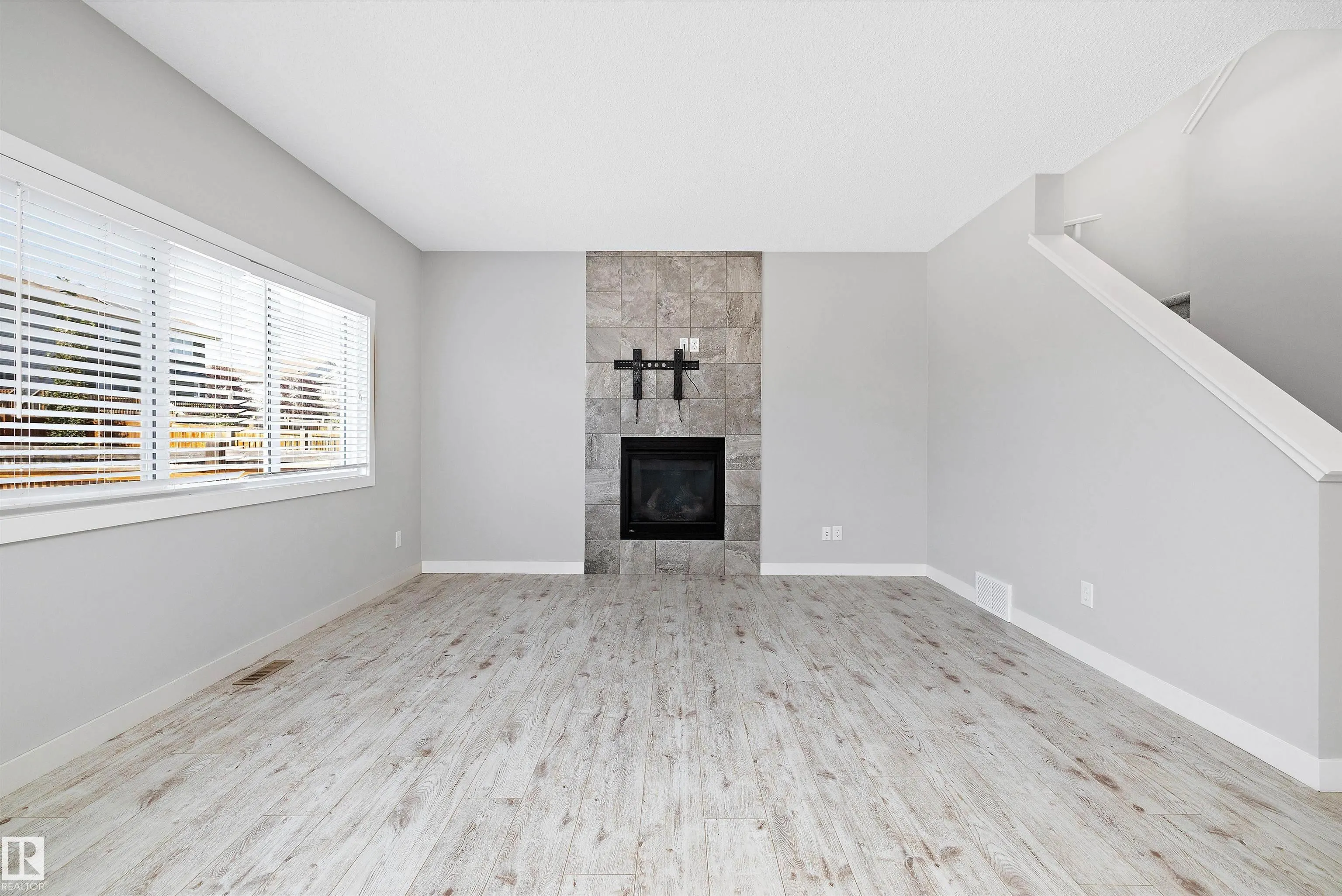 7310 EDGEMONT Way