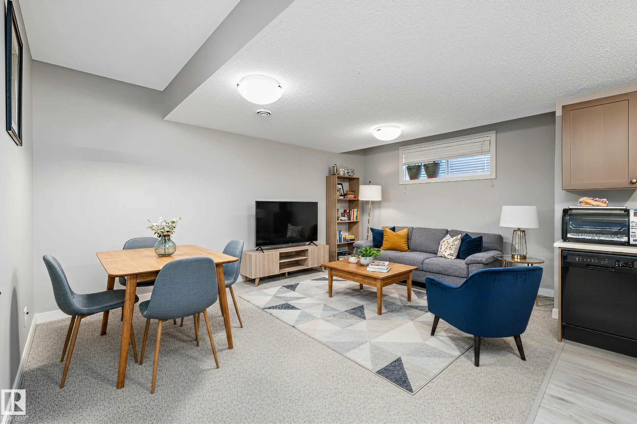 7310 EDGEMONT Way
