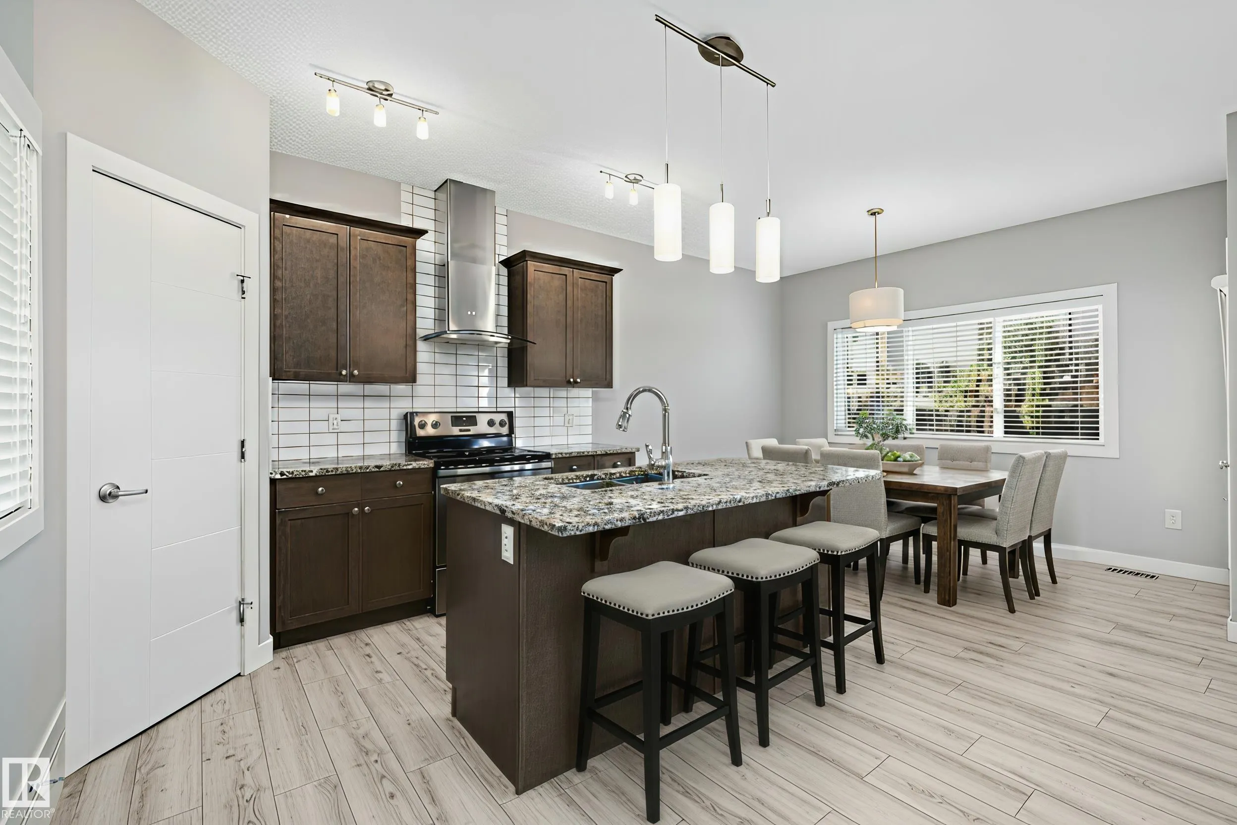 7310 EDGEMONT Way