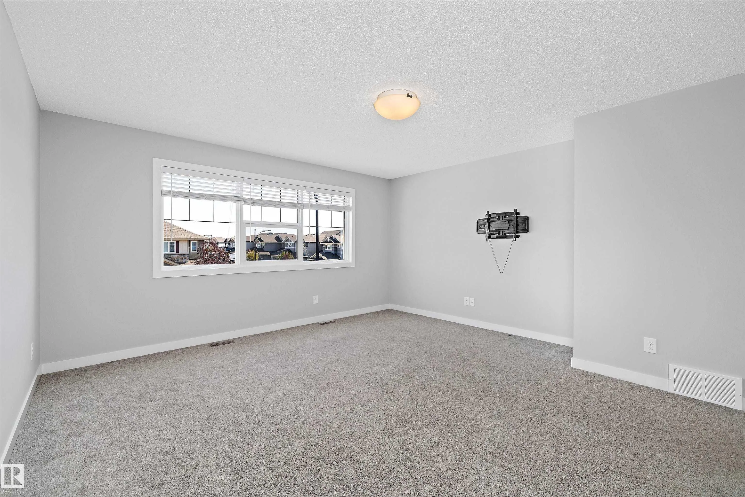 7310 EDGEMONT Way