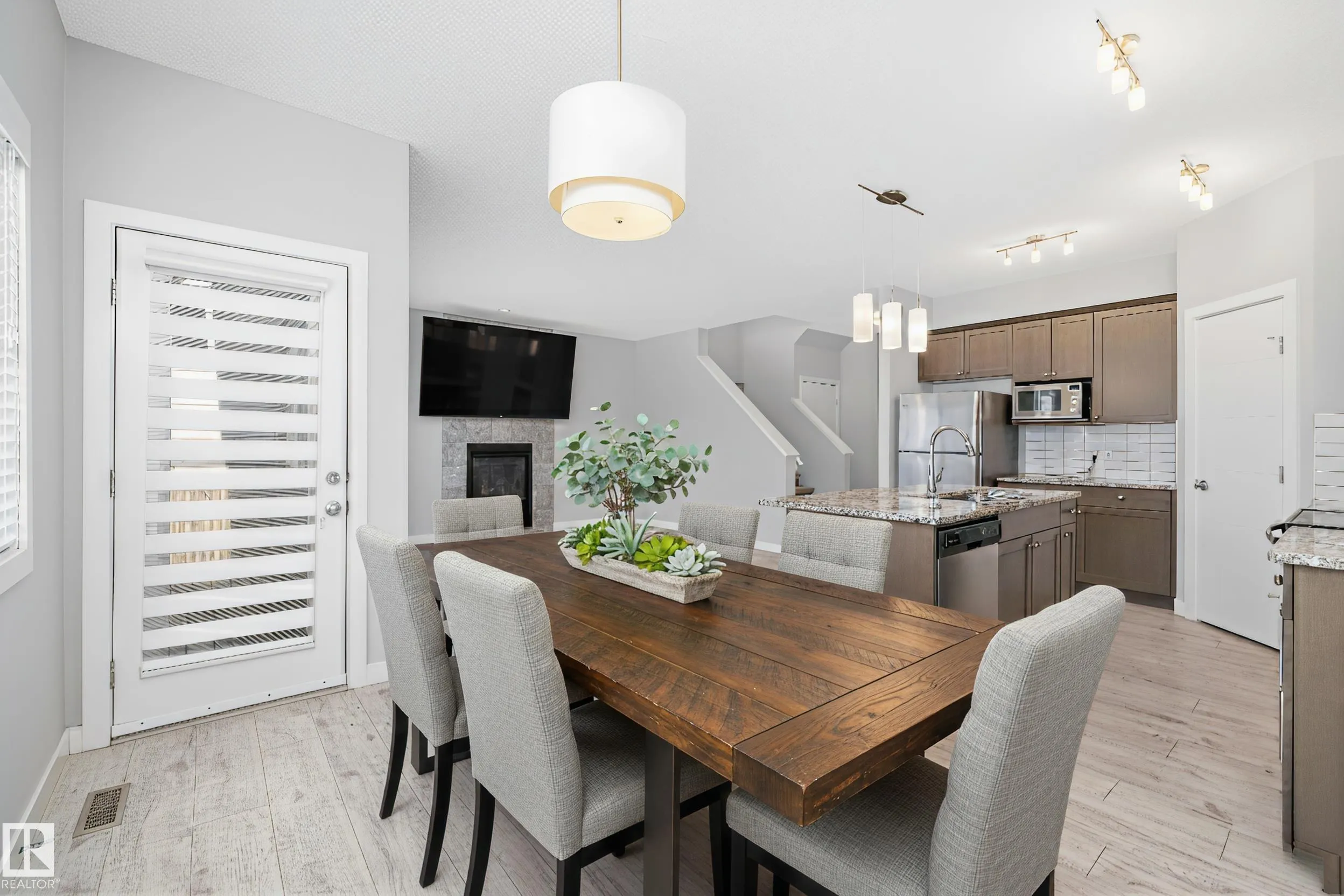 7310 EDGEMONT Way