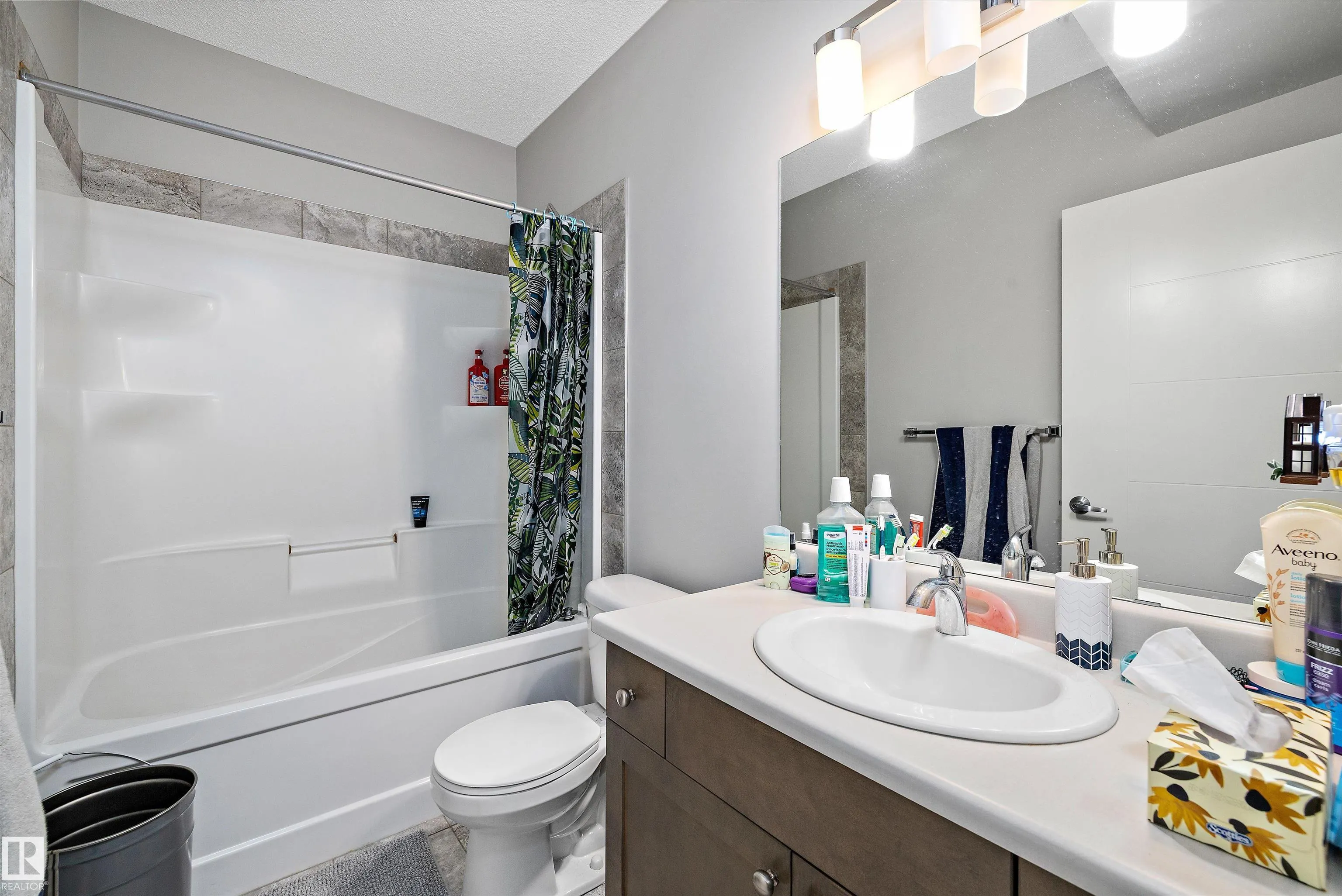 7310 EDGEMONT Way