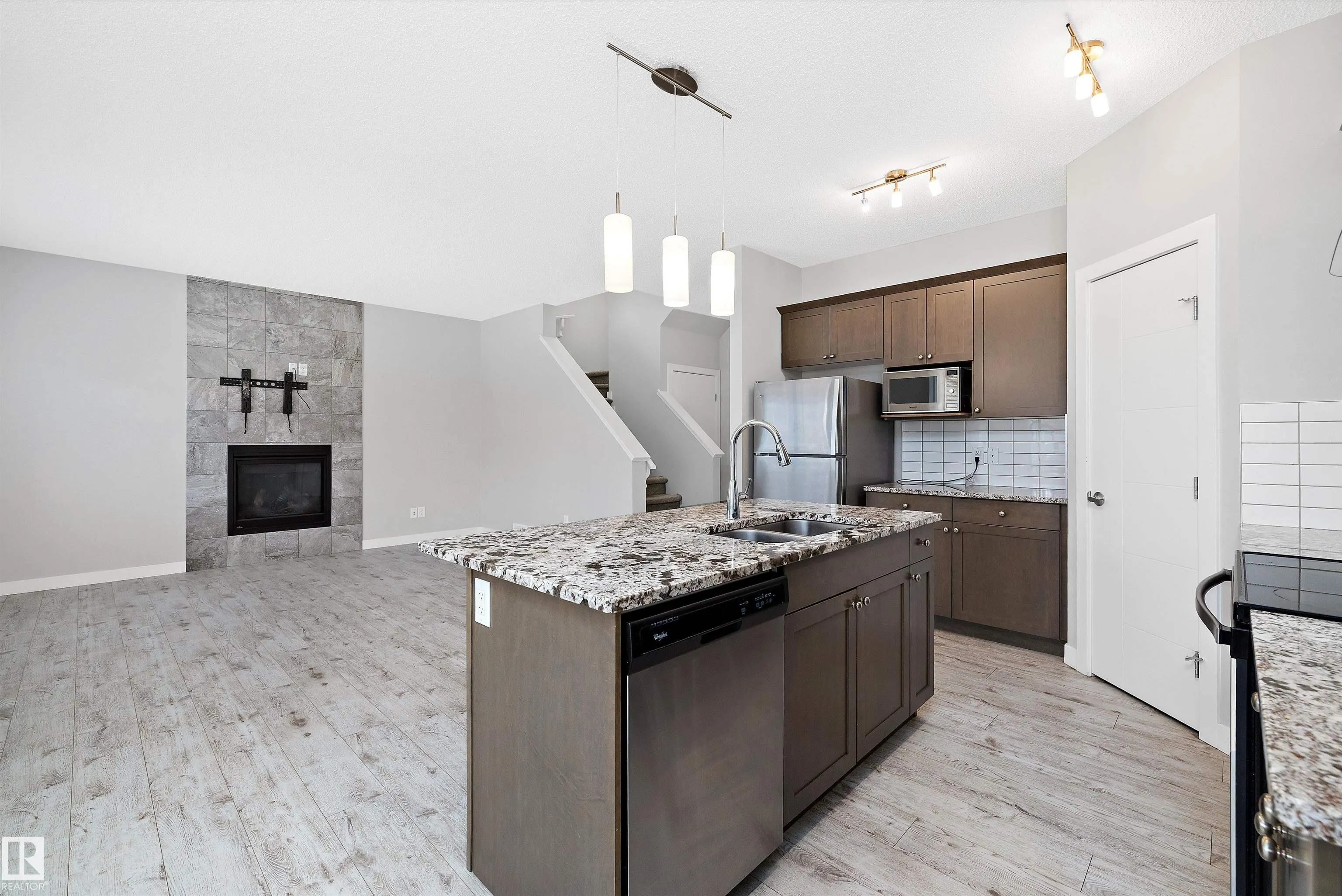7310 EDGEMONT Way