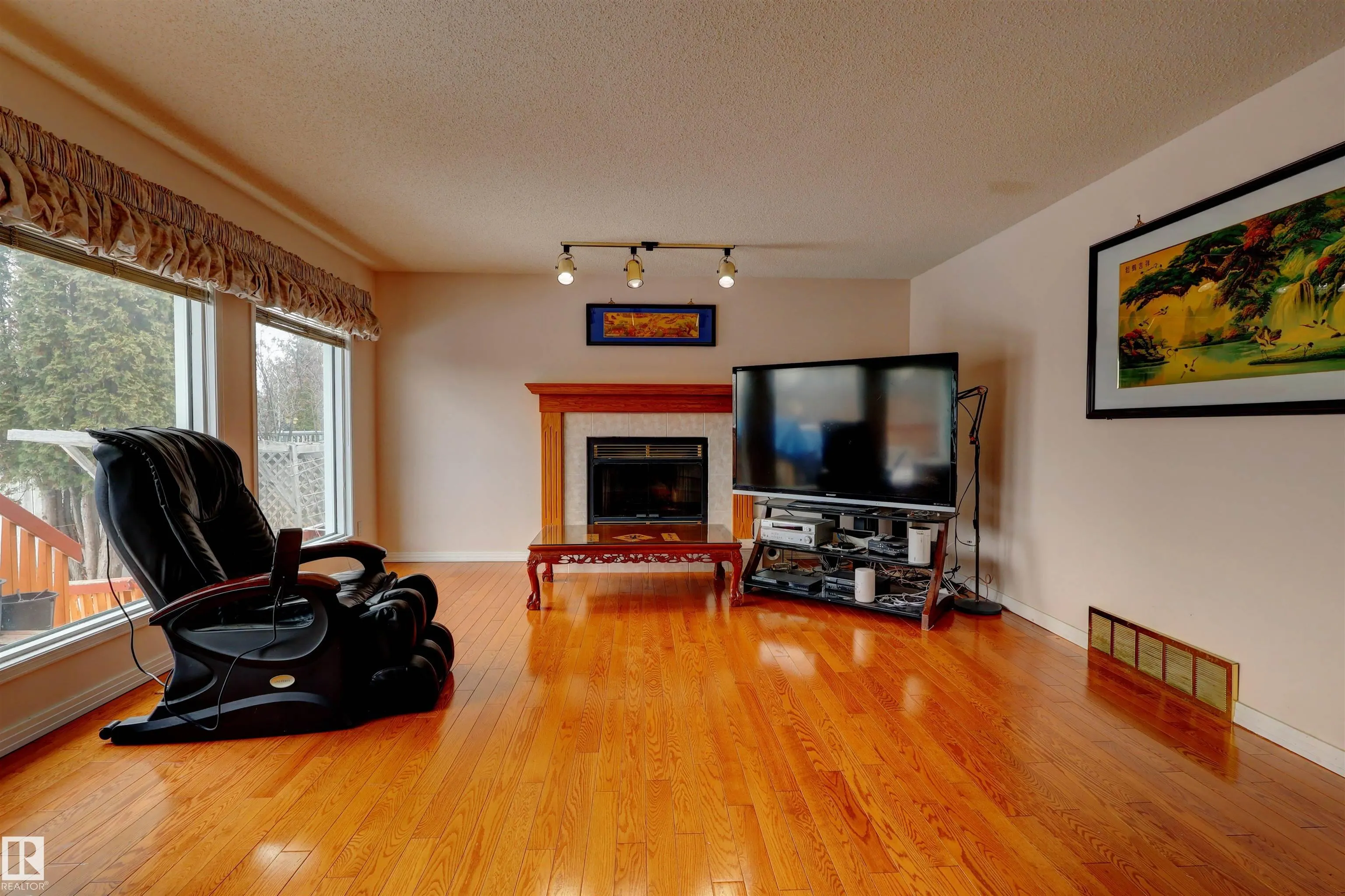 15 CORMACK Crescent