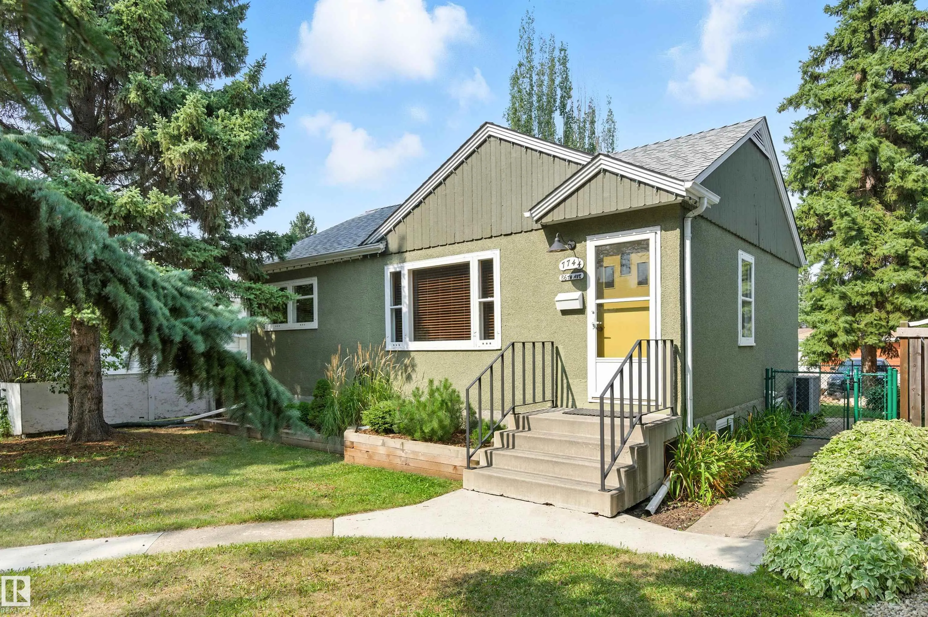 7744 86 Avenue
