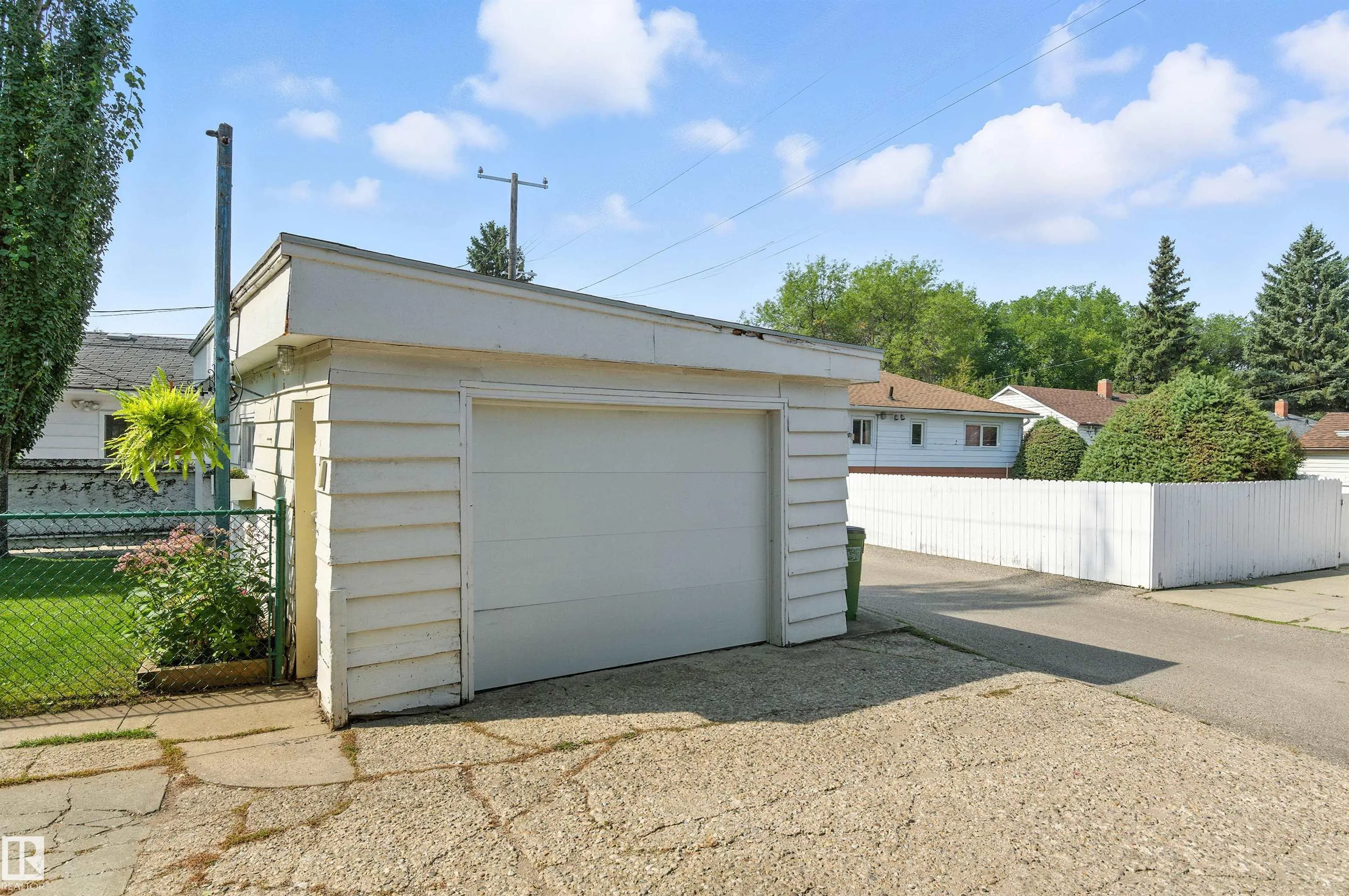 7744 86 Avenue