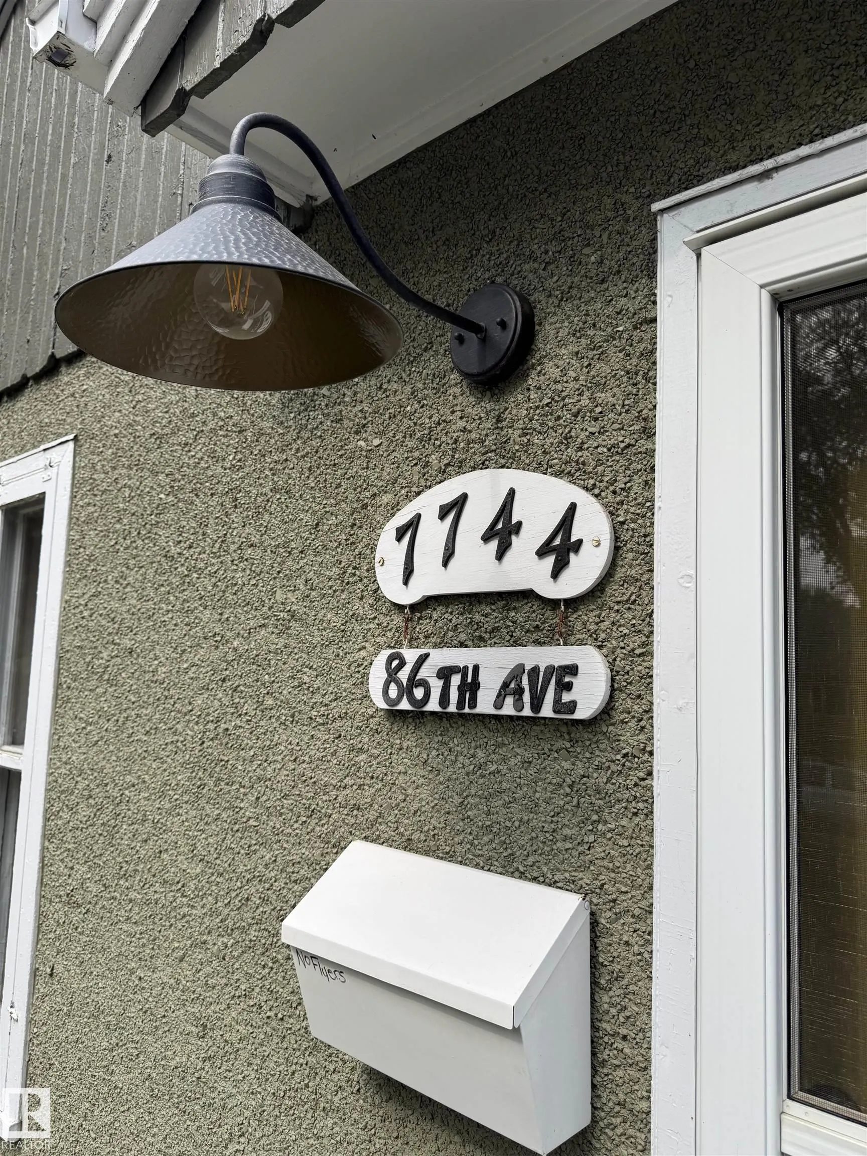 7744 86 Avenue