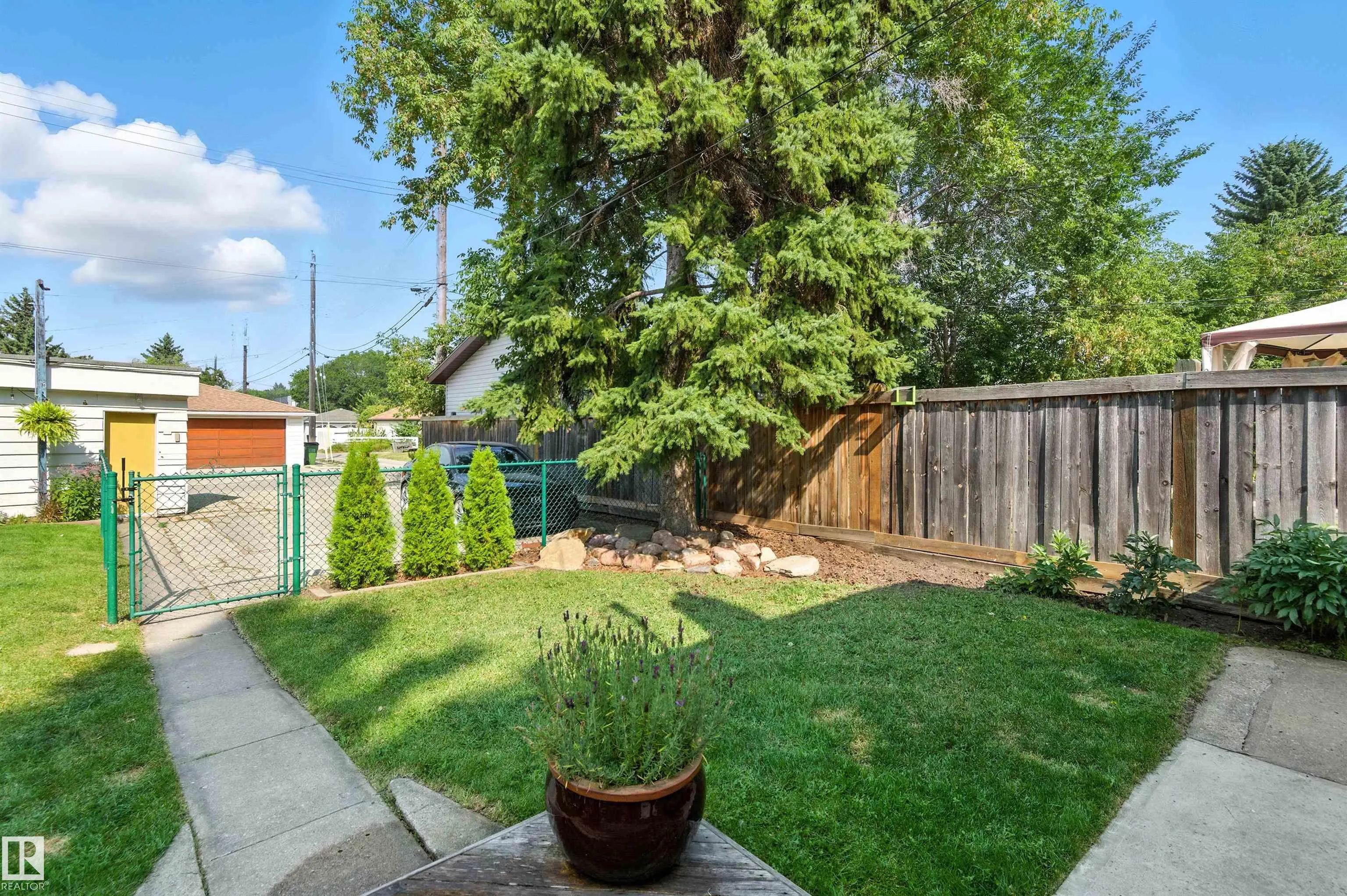 7744 86 Avenue