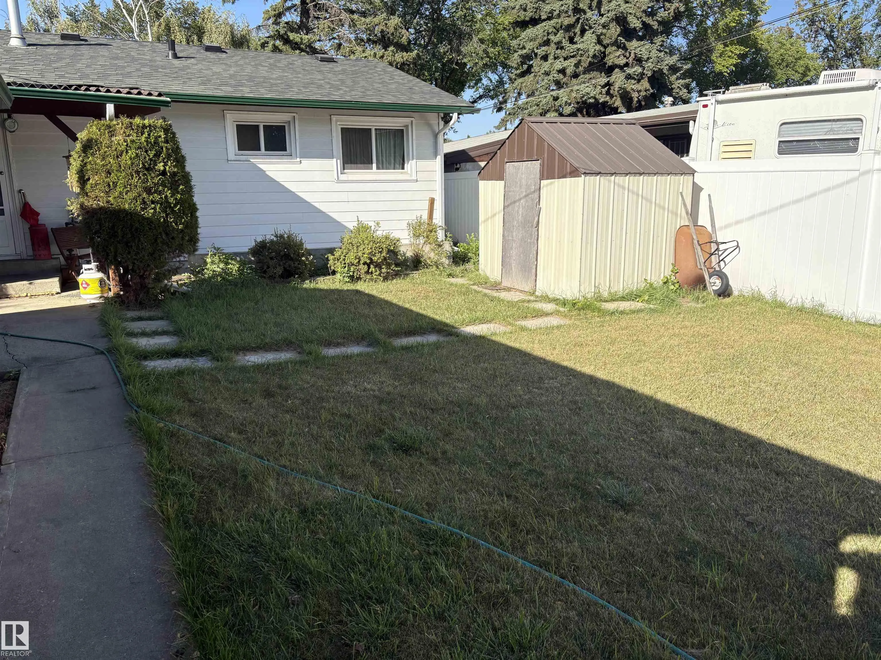10443 129 Avenue