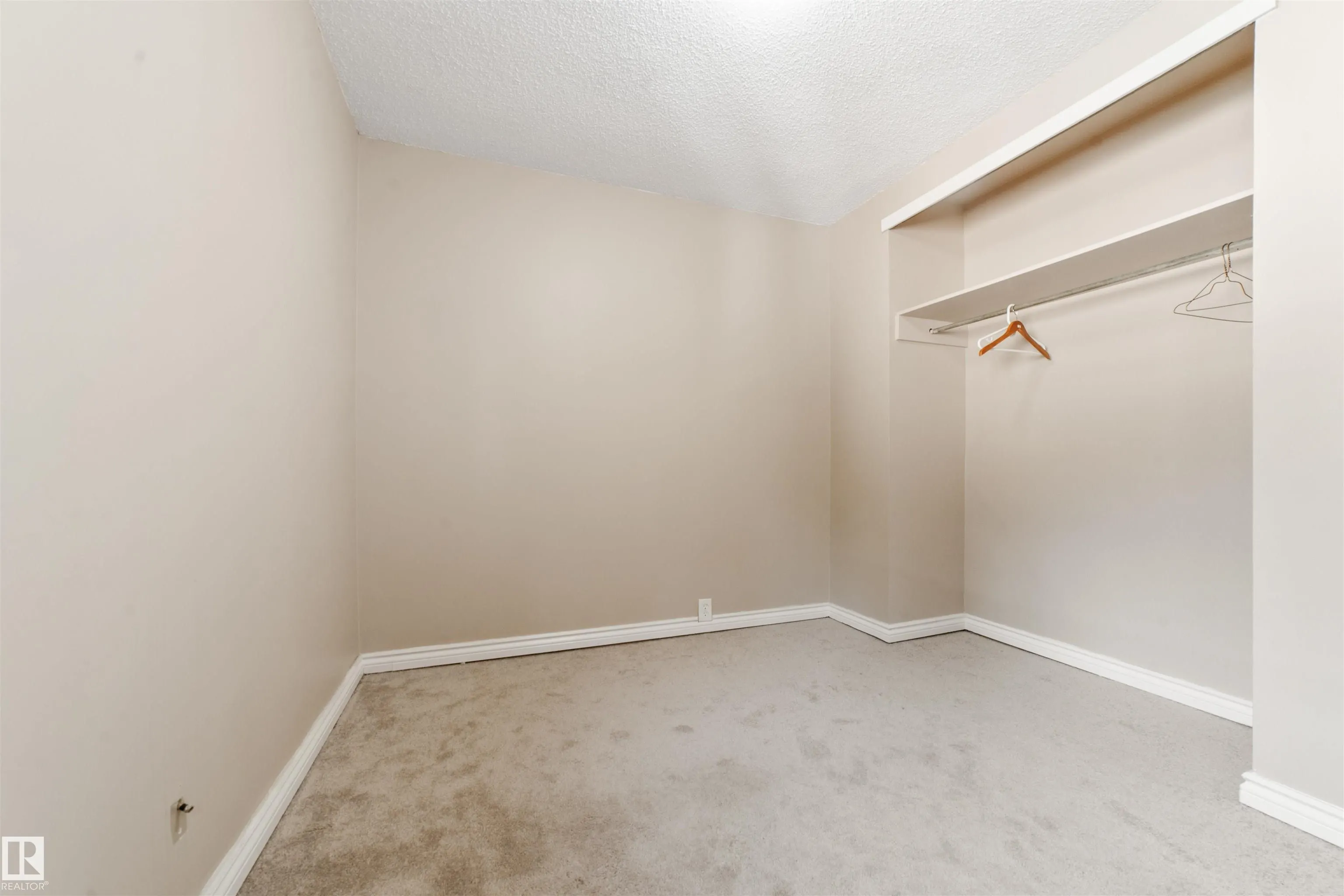 11819 45 ST